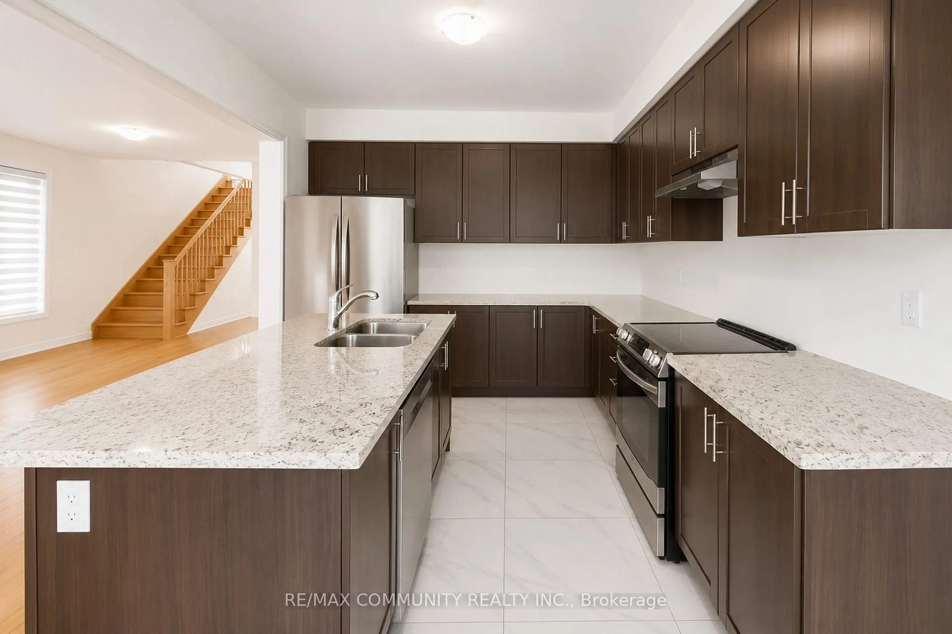 Photo 6 of 44 Bannister Road, Barrie, Rural Barrie Southeast — HOMEH