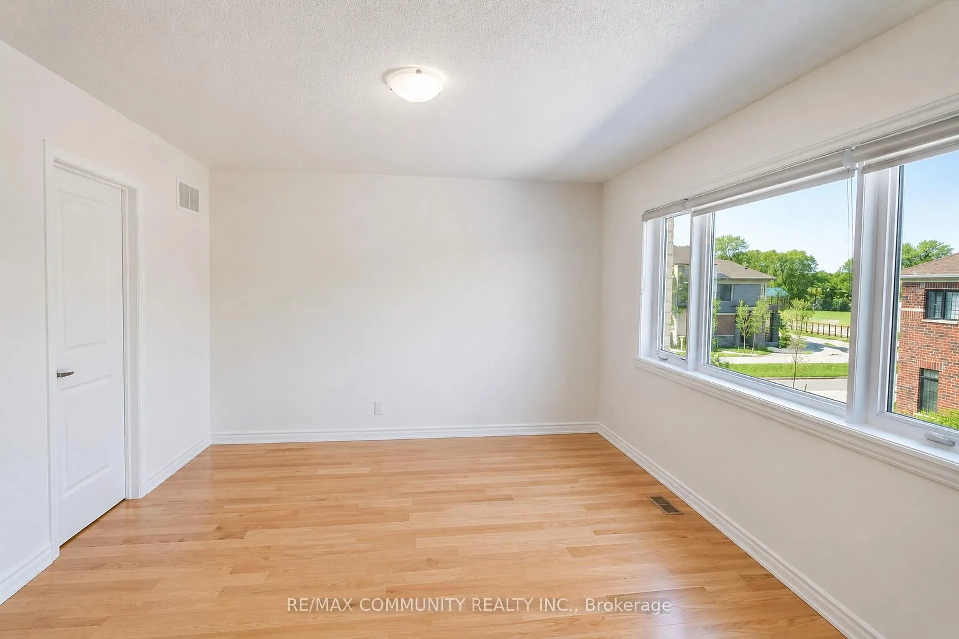 Photo 17 of 44 Bannister Road, Barrie, Rural Barrie Southeast — HOMEH