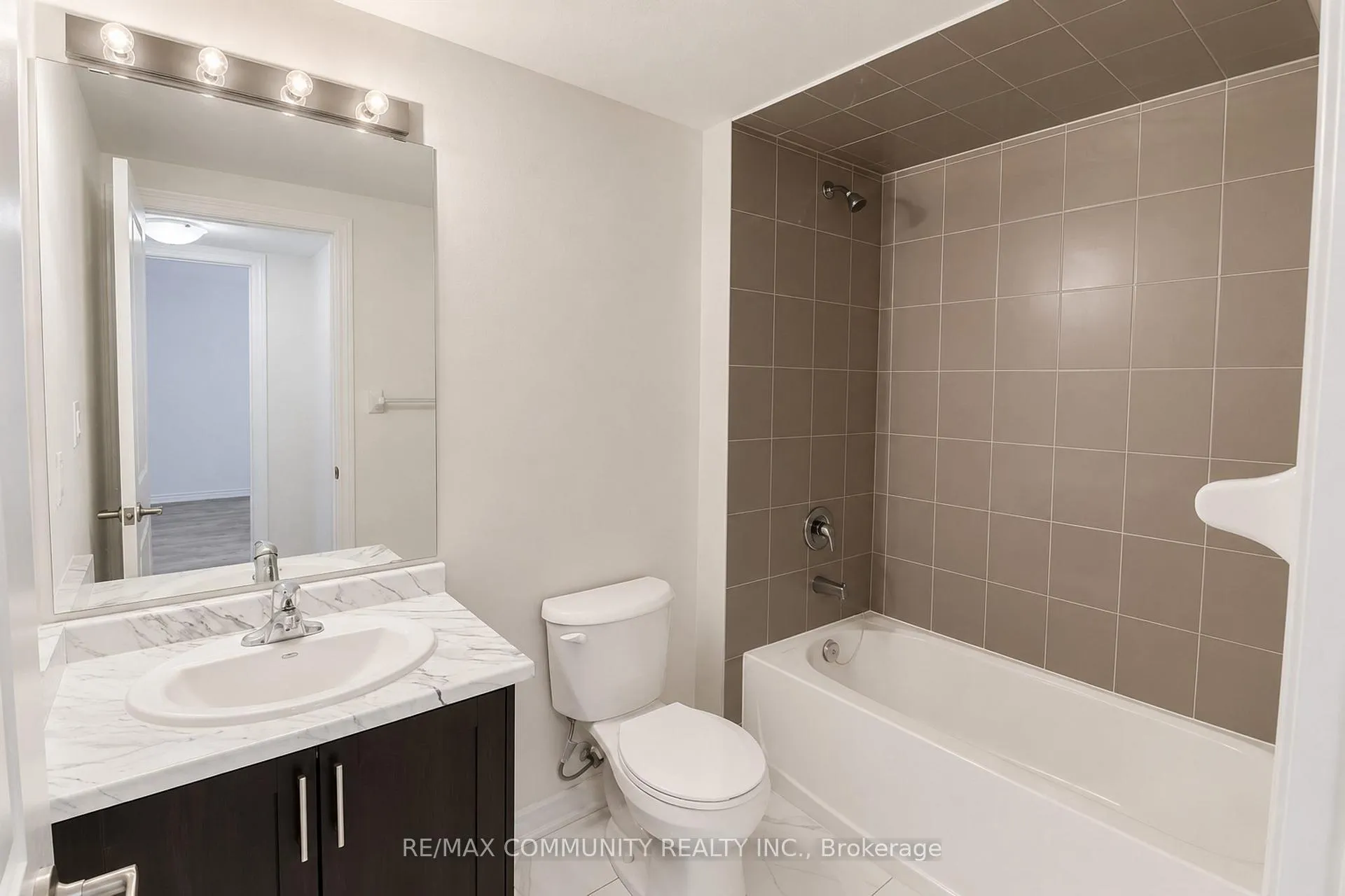 Photo 22 of 44 Bannister Road, Barrie, Rural Barrie Southeast — HOMEH