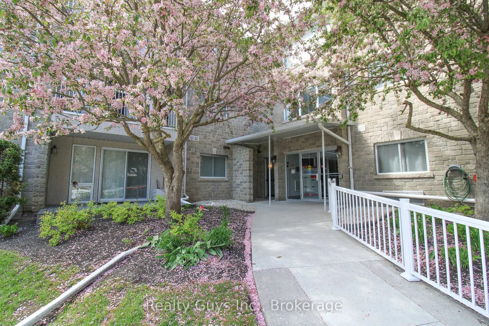 Front of Unit 224, 1099 Clonsilla Avenue