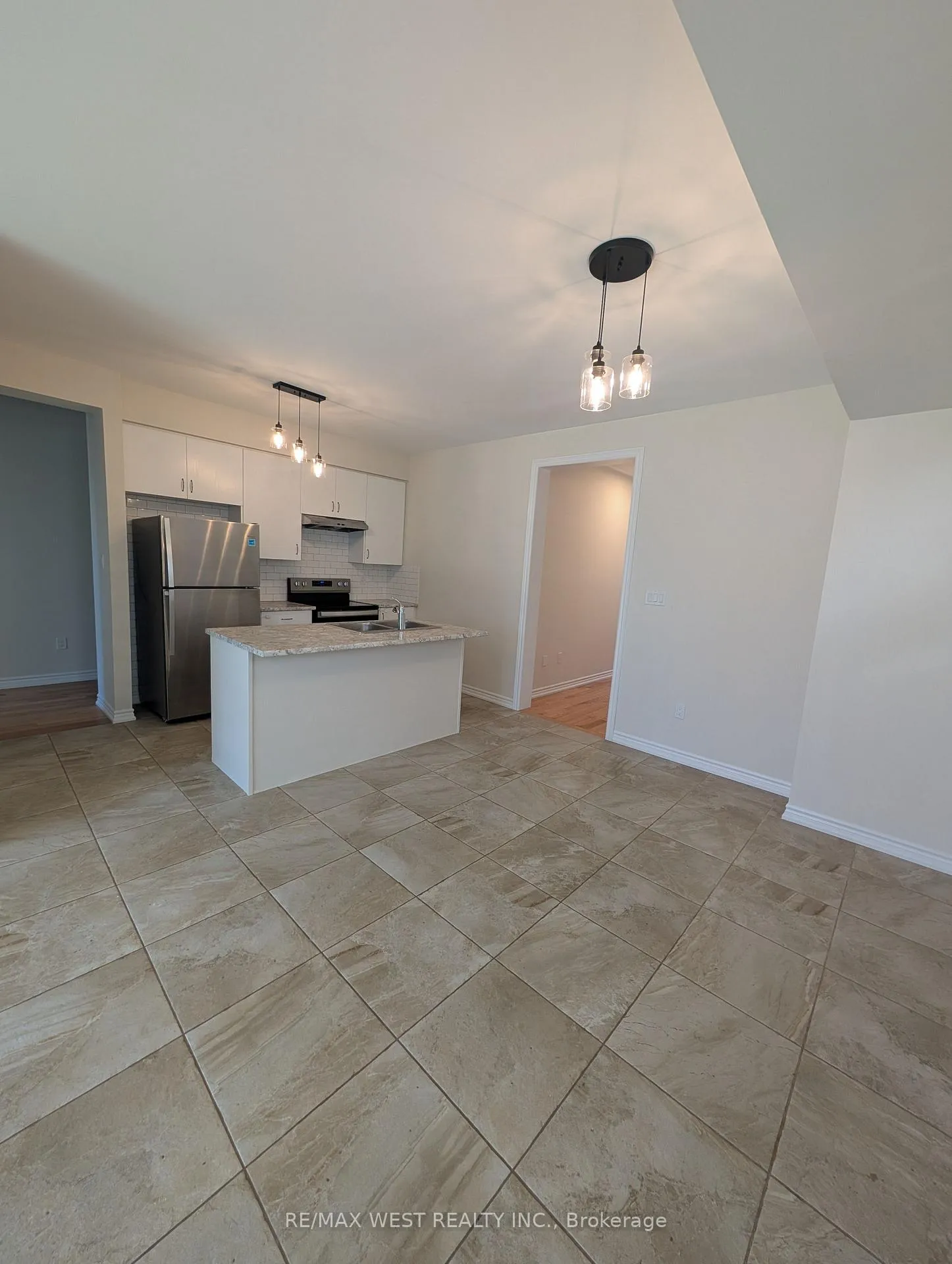 Photo 3 of Unit 2, 33 Bannister Road, Barrie, Rural Barrie Southeast — HOMEH