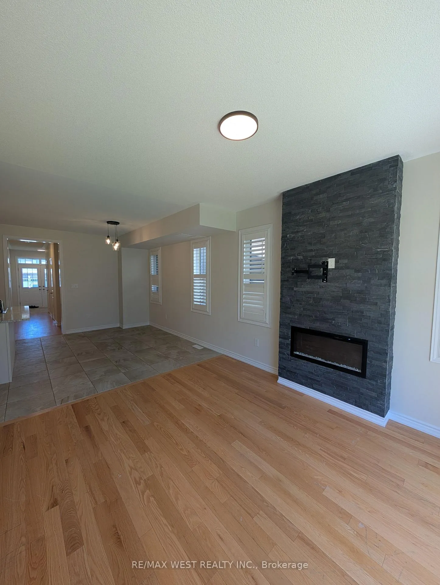 Photo 4 of Unit 2, 33 Bannister Road, Barrie, Rural Barrie Southeast — HOMEH