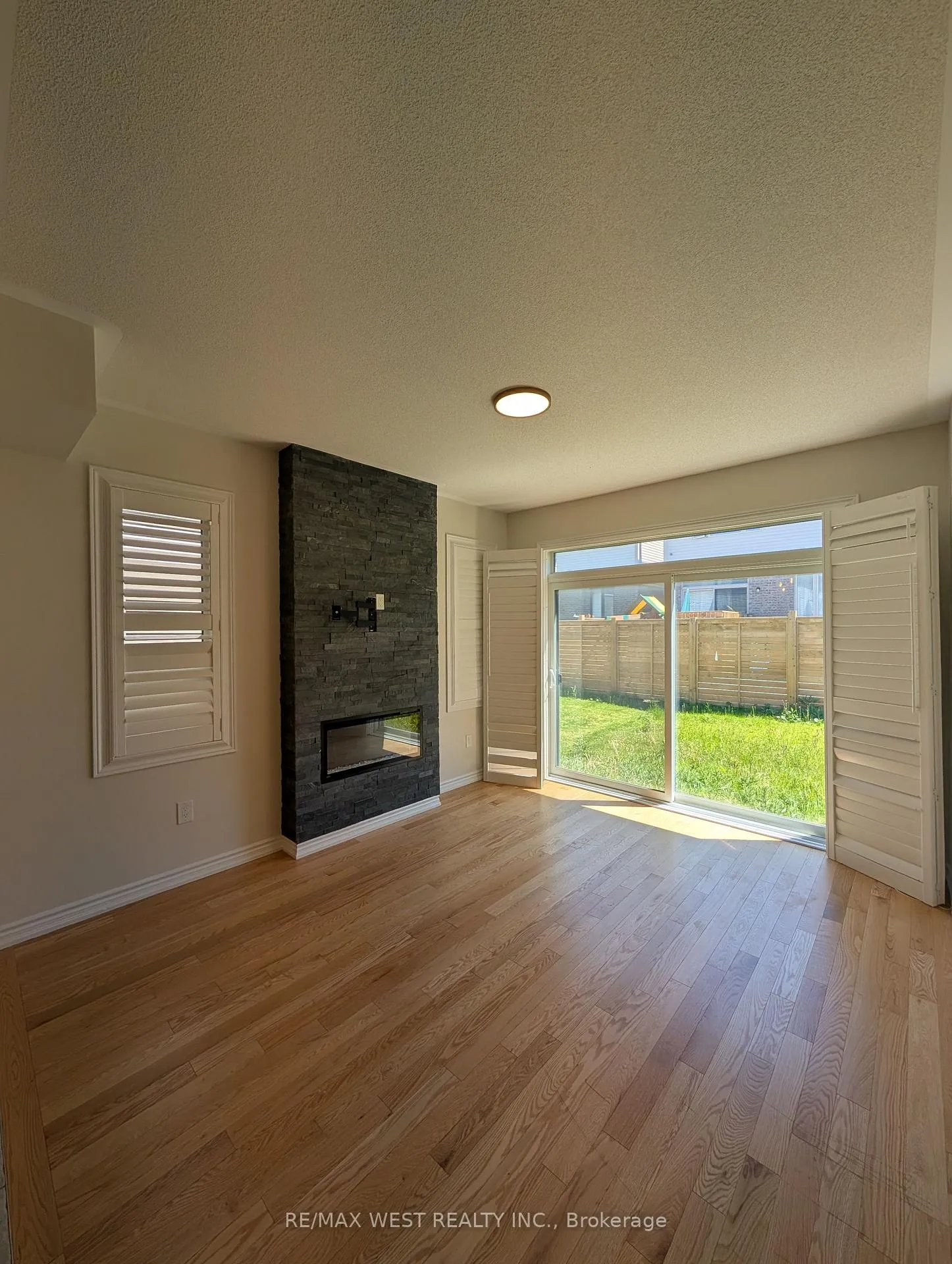 Photo 5 of Unit 2, 33 Bannister Road, Barrie, Rural Barrie Southeast — HOMEH