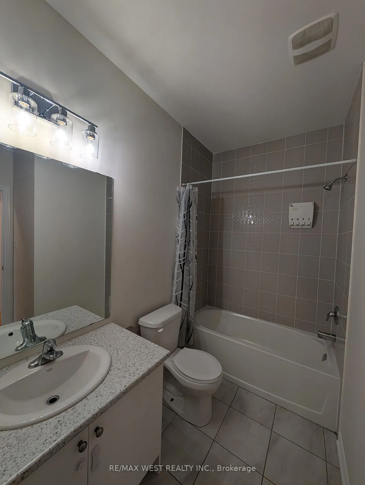 Photo 7 of Unit 2, 33 Bannister Road, Barrie, Rural Barrie Southeast — HOMEH