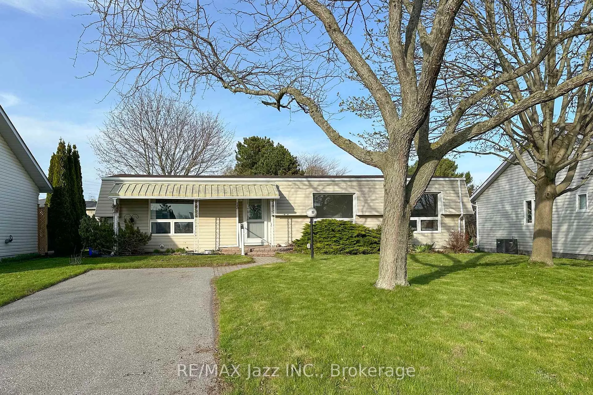 Photo 1 of 13 Steelhead Lane, Clarington, Newcastle — HOMEH