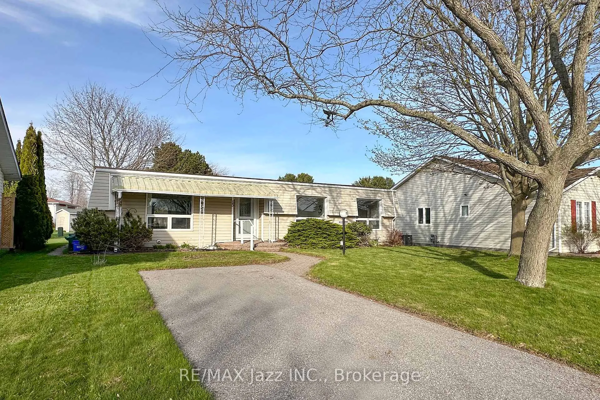 Photo 2 of 13 Steelhead Lane, Clarington, Newcastle — HOMEH