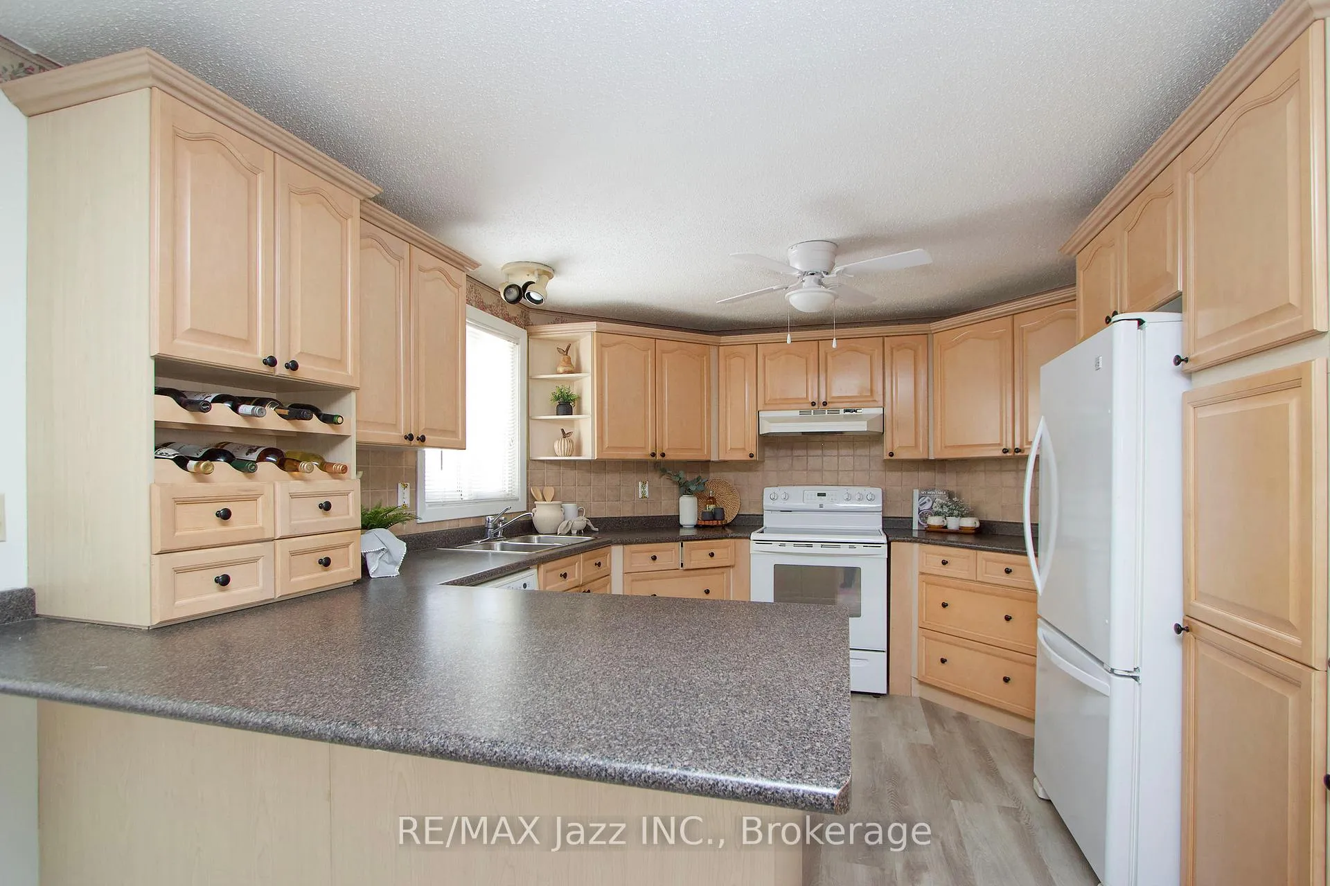 Photo 9 of 13 Steelhead Lane, Clarington, Newcastle — HOMEH