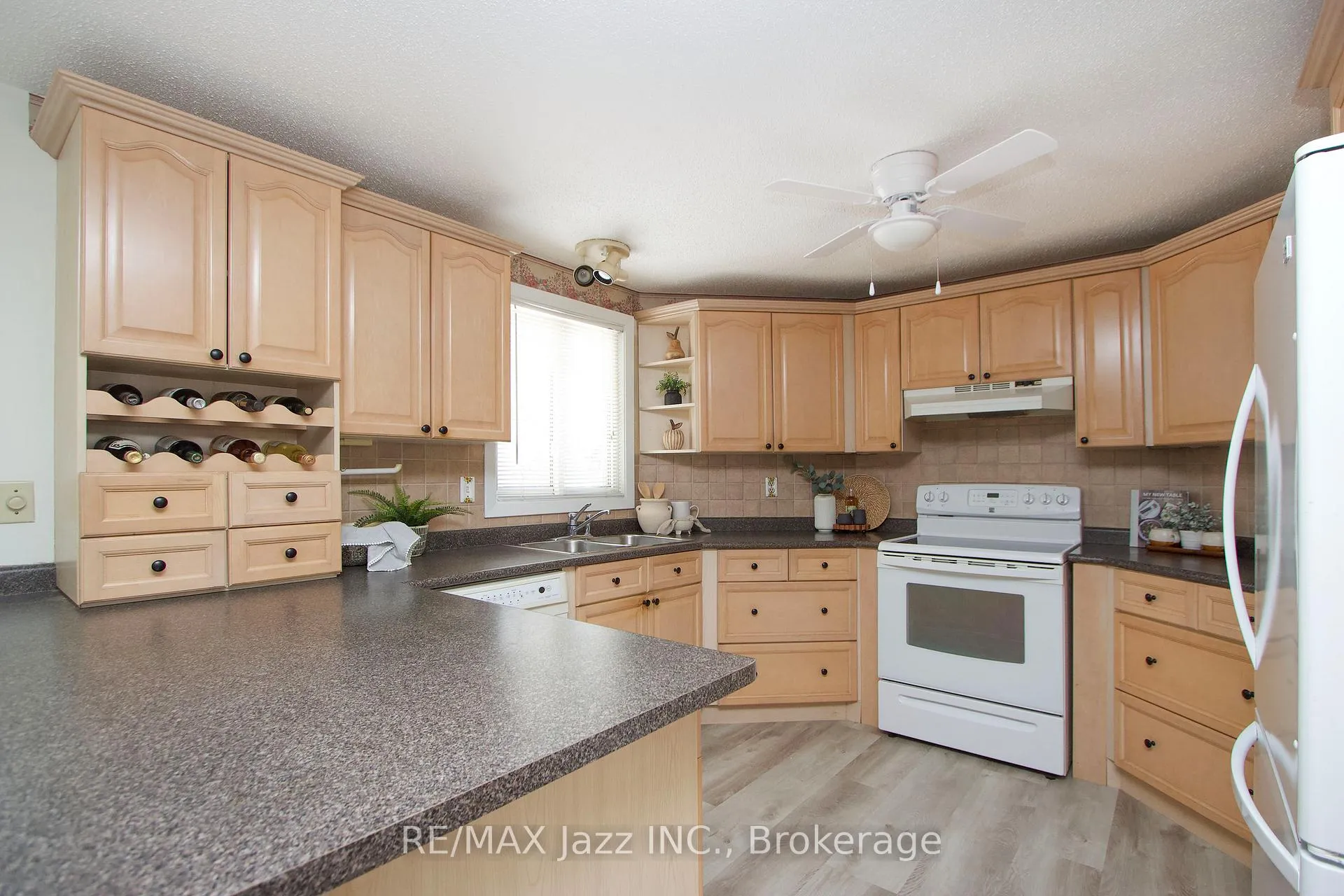 Photo 10 of 13 Steelhead Lane, Clarington, Newcastle — HOMEH
