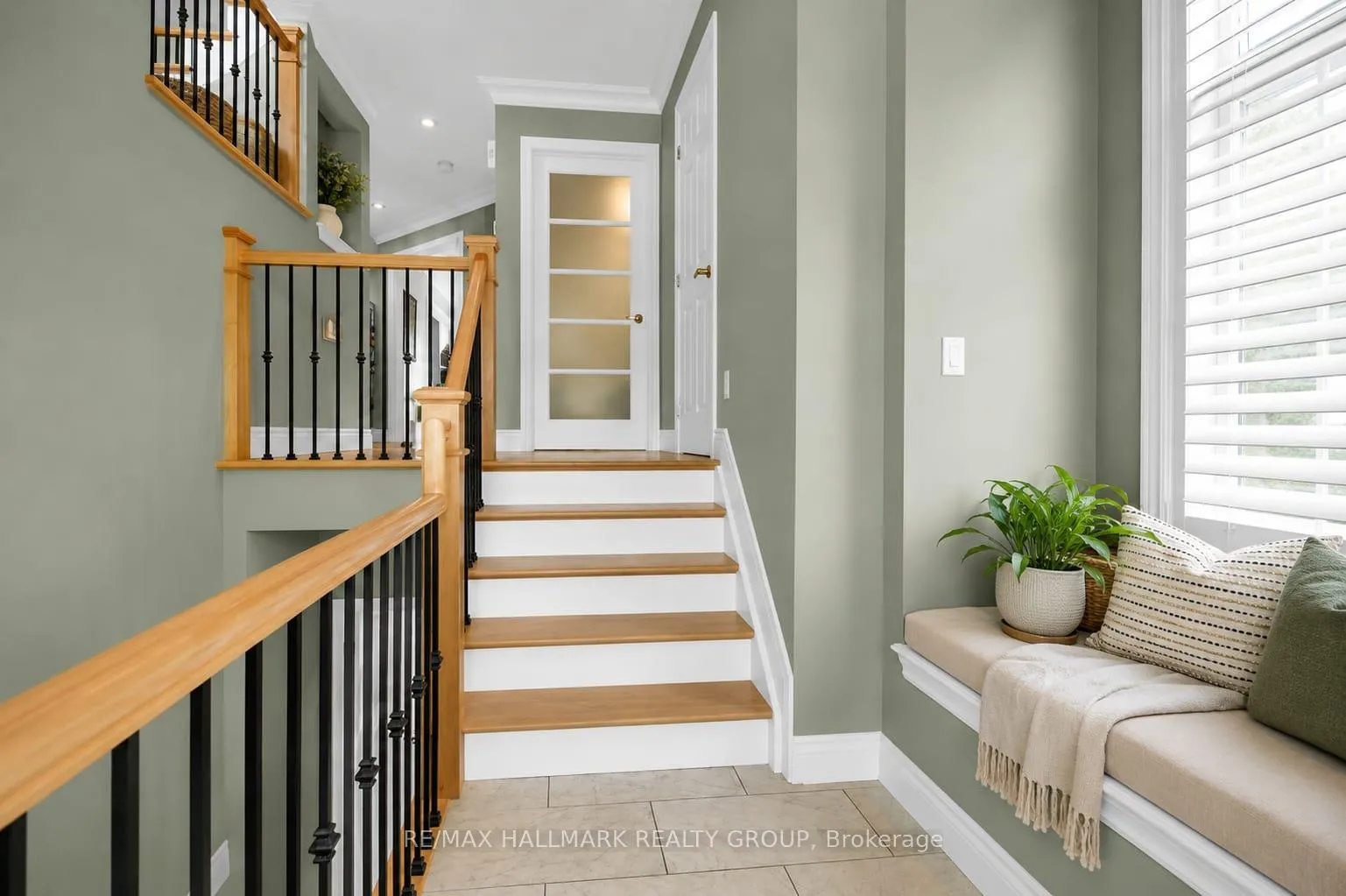Photo 2 of 3516 Cambrian Road, Ottawa, Barrhaven - Half Moon Bay — HOMEH