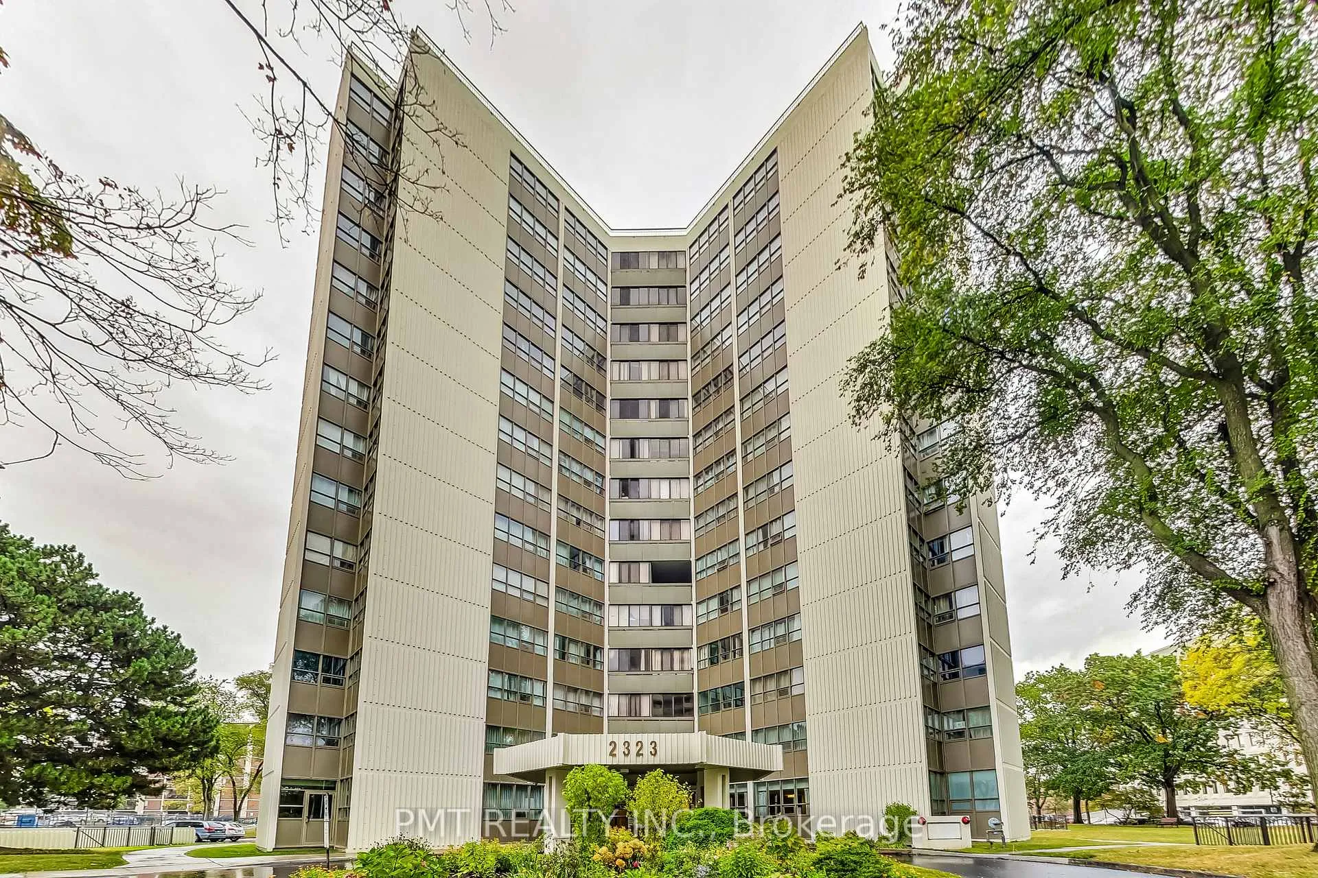 Photo 2 of Unit 1105, 2323 Confederation Parkway, Mississauga, Cooksville — HOMEH