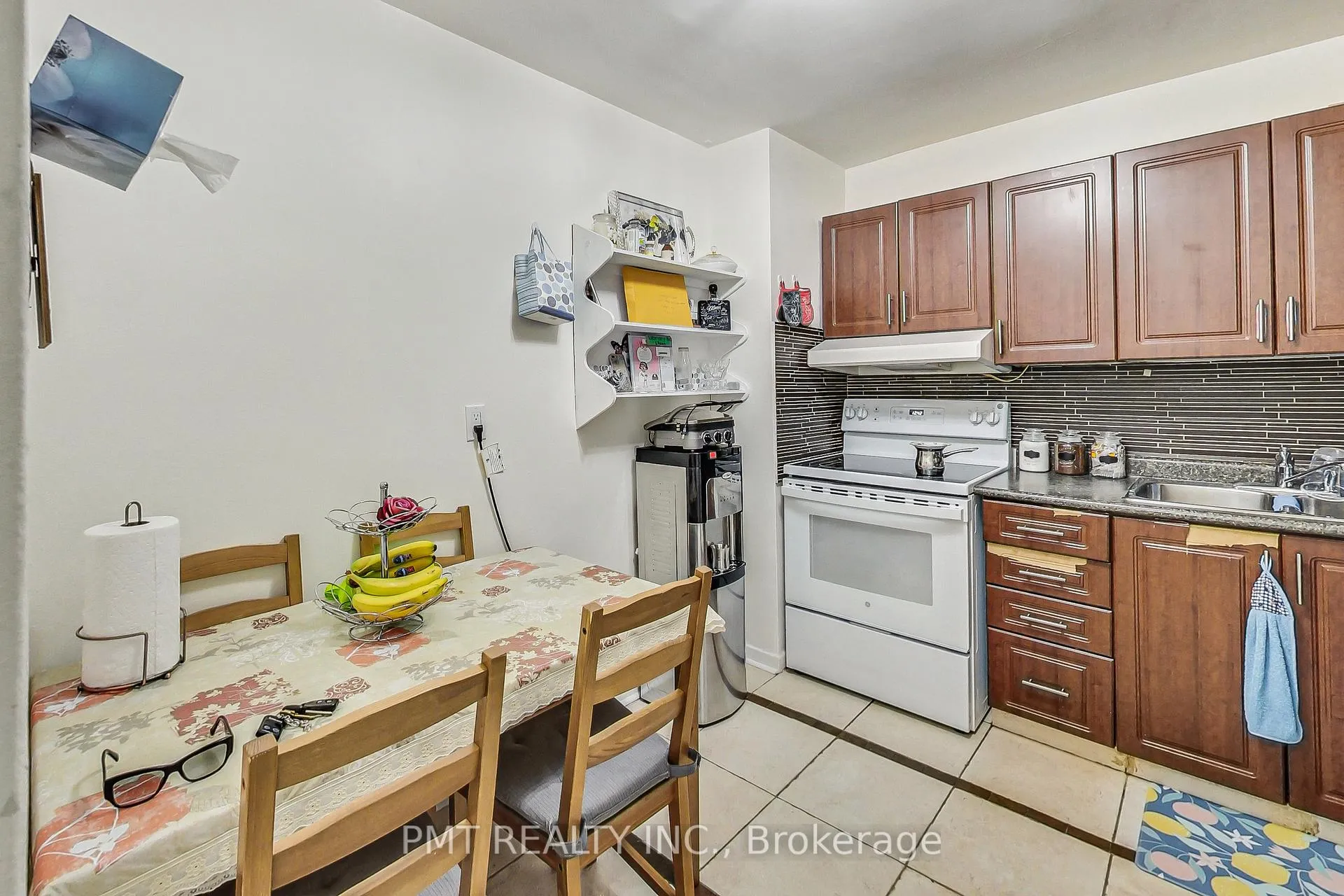 Photo 11 of Unit 1105, 2323 Confederation Parkway, Mississauga, Cooksville — HOMEH