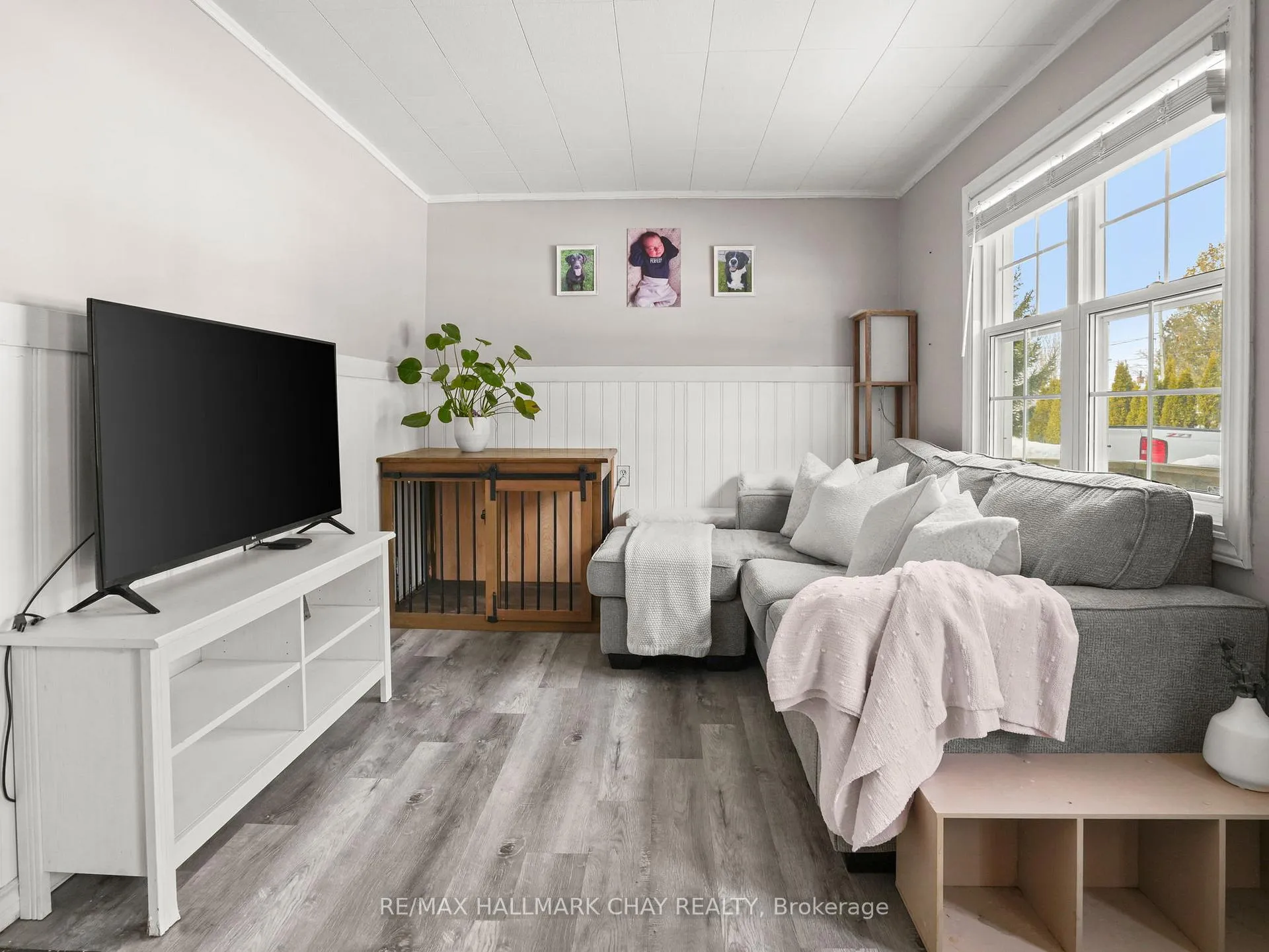 Photo 5 of 130 Simcoe Street, Essa, Angus — HOMEH