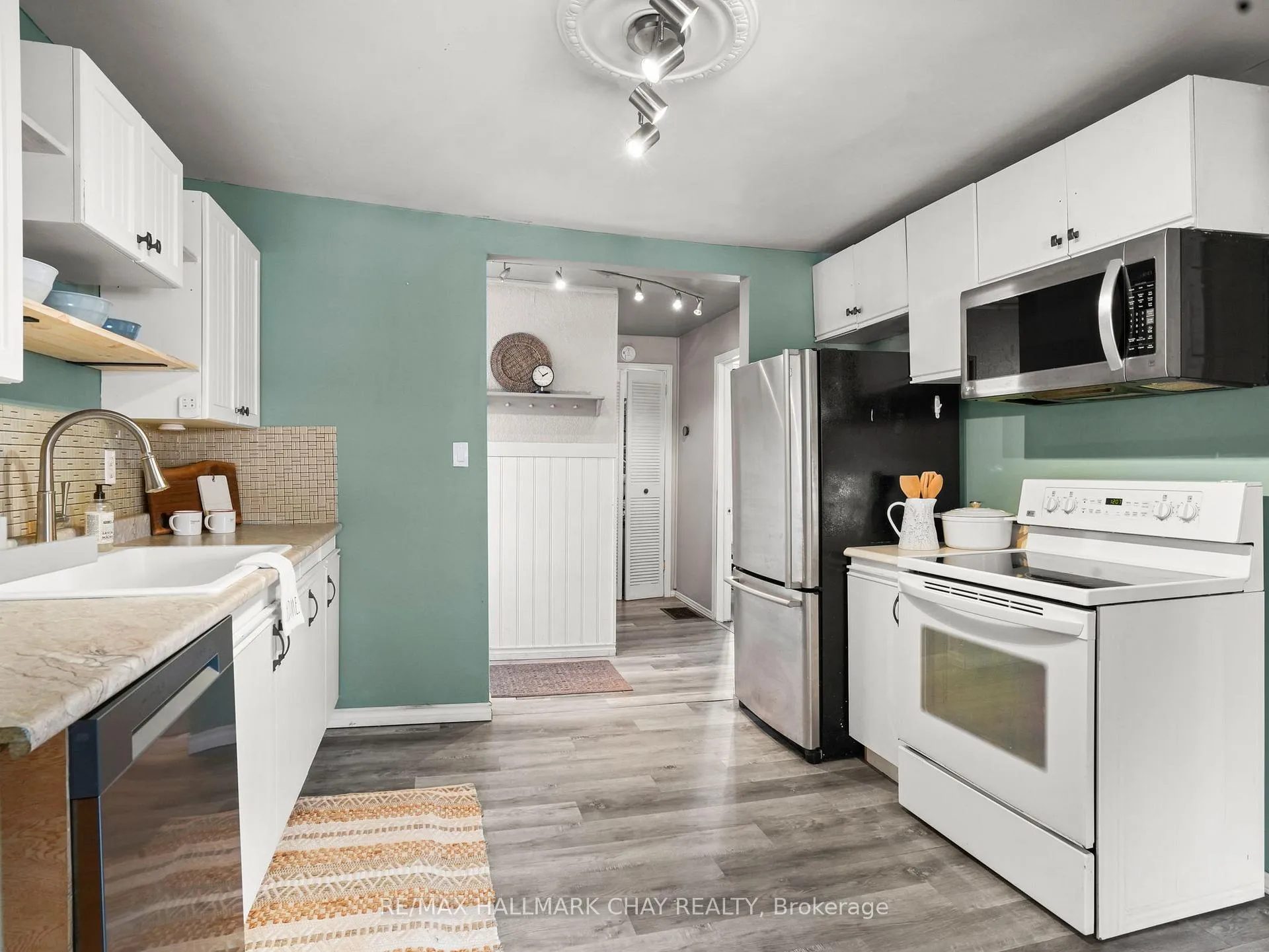 Photo 10 of 130 Simcoe Street, Essa, Angus — HOMEH