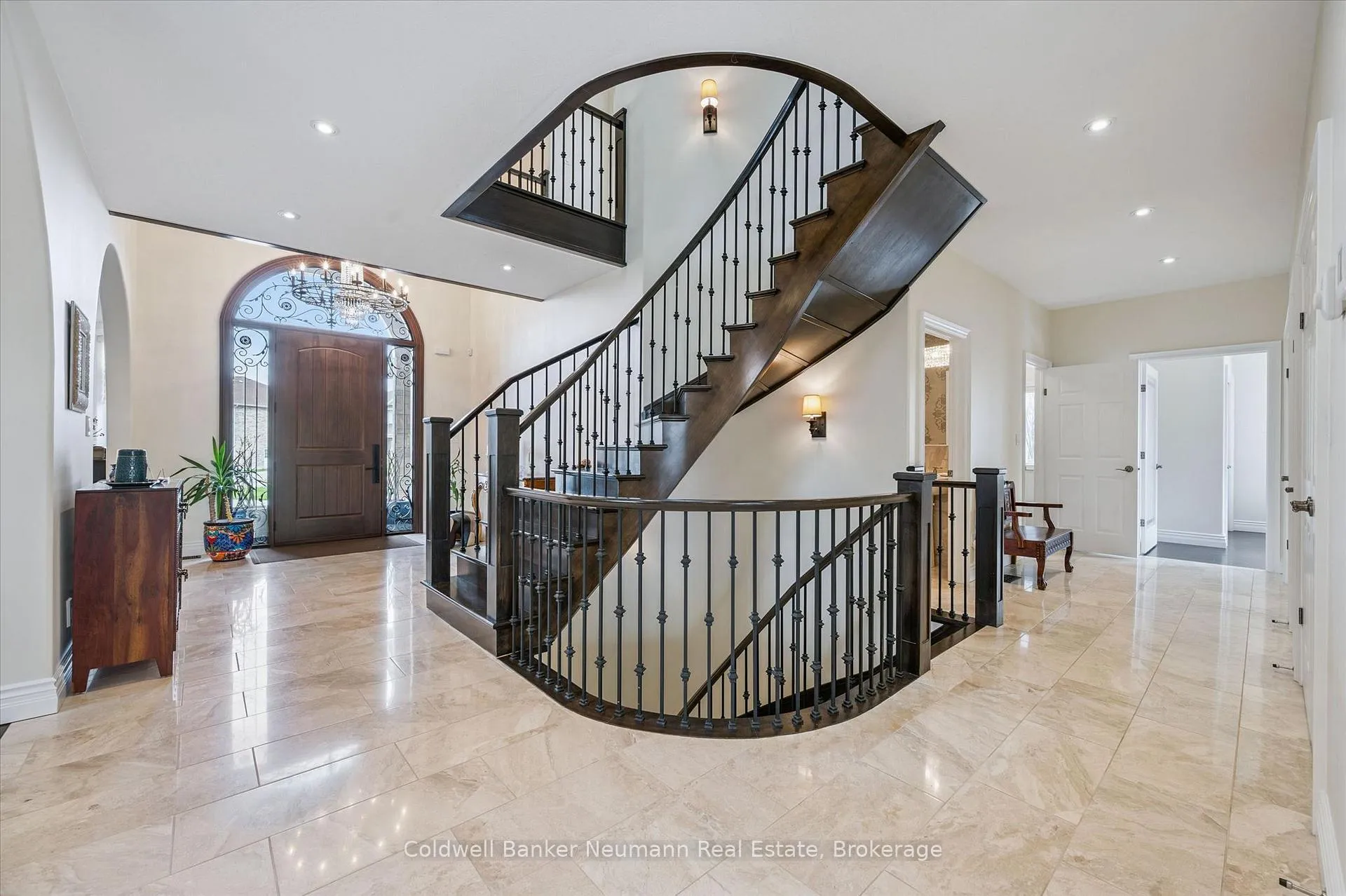 Photo 3 of 51 Cox Court, Guelph, Kortright East — HOMEH