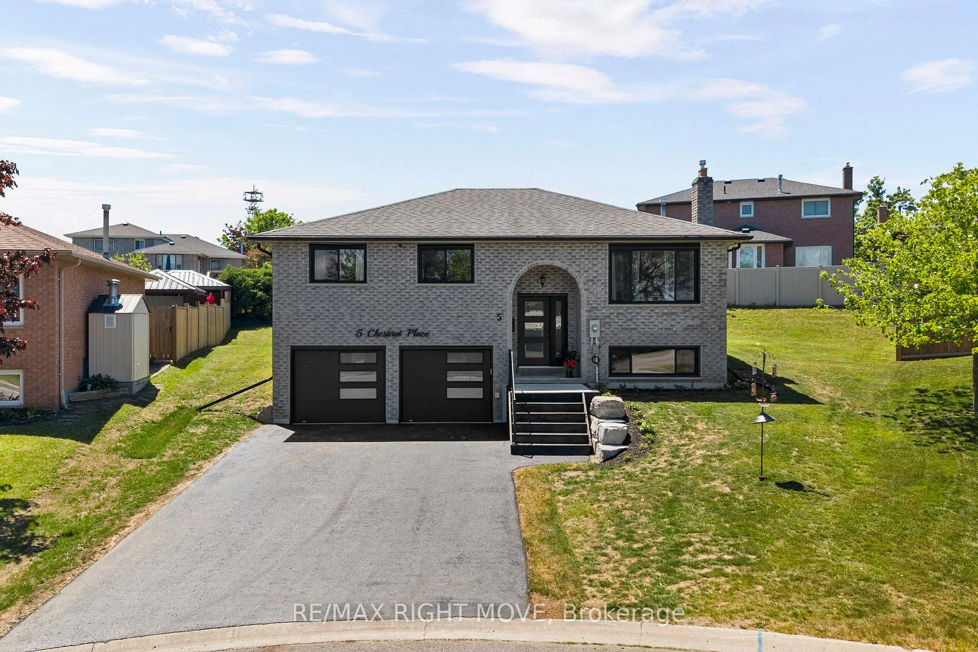 Photo 1 of 5 Chestnut Place, Orillia — HOMEH