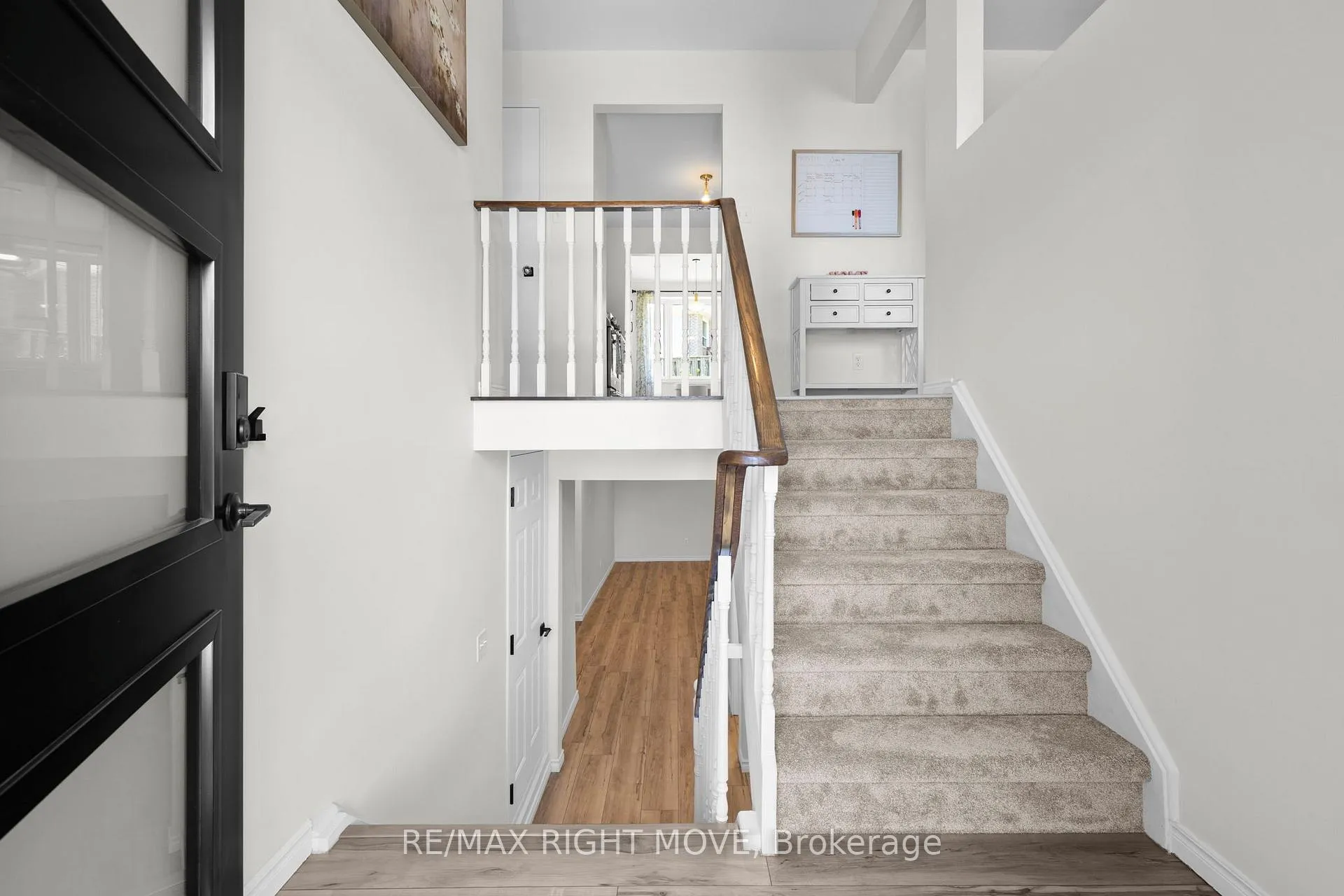 Photo 4 of 5 Chestnut Place, Orillia — HOMEH