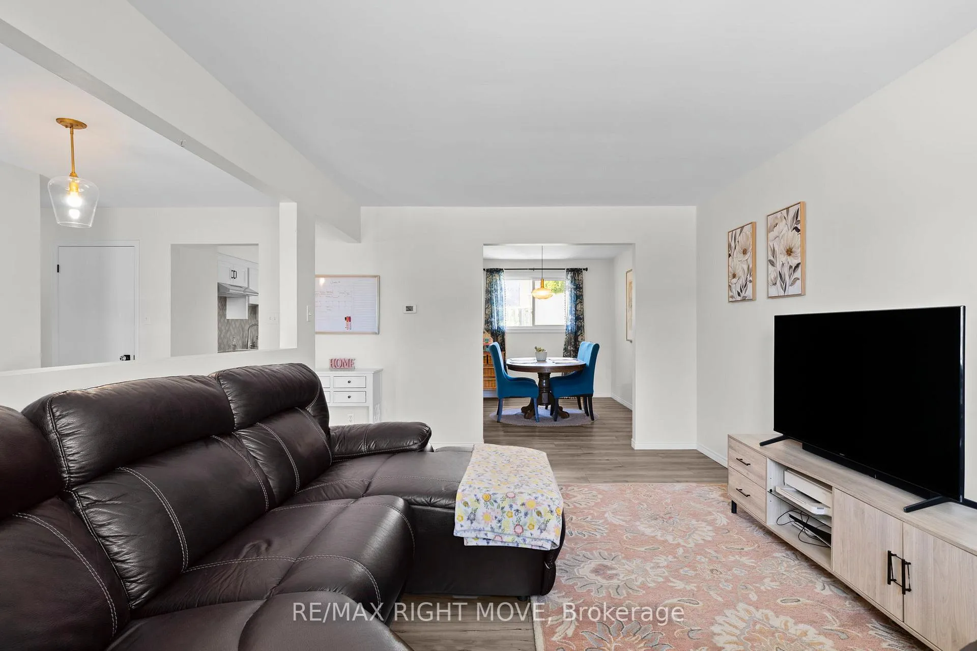 Photo 8 of 5 Chestnut Place, Orillia — HOMEH
