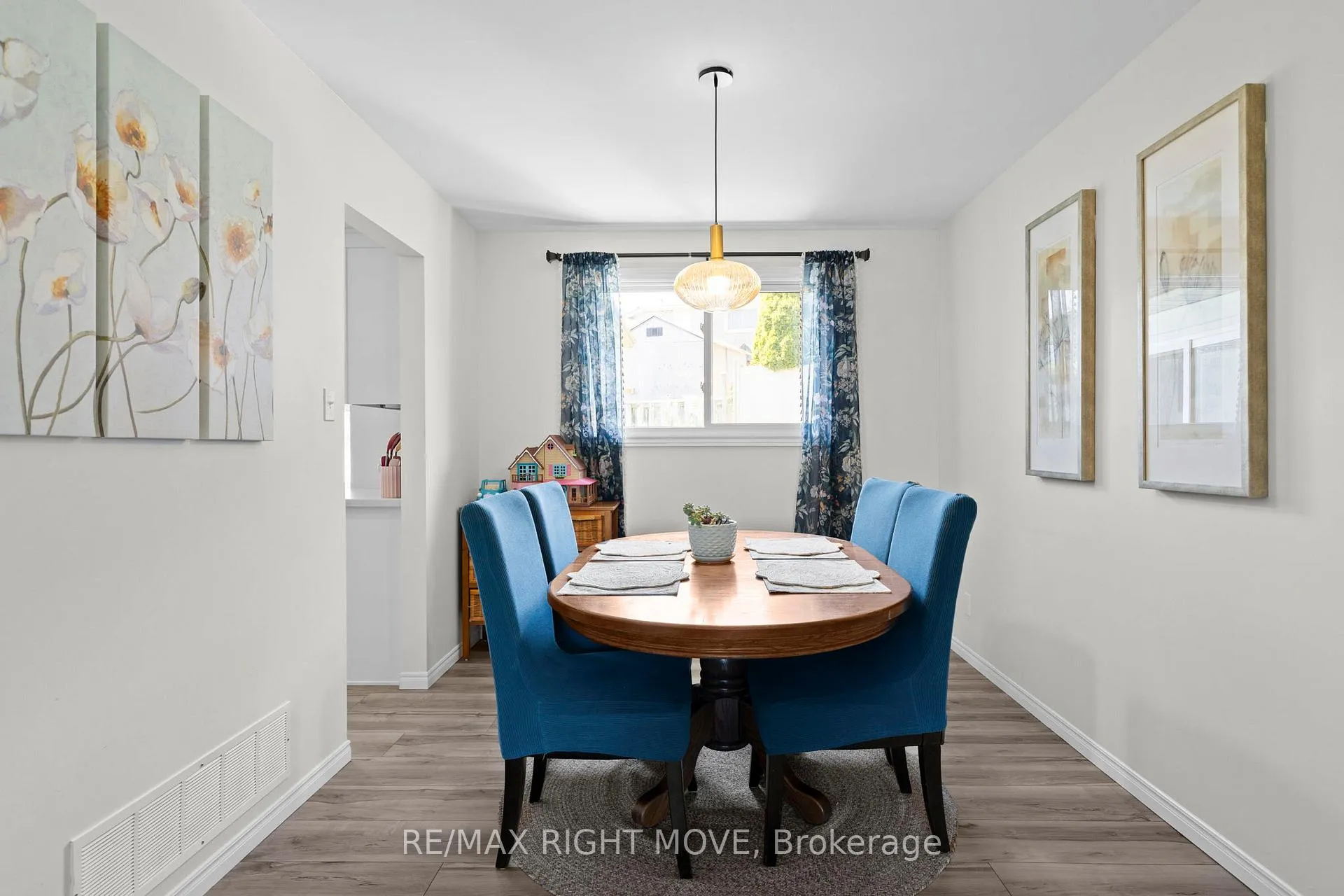 Photo 9 of 5 Chestnut Place, Orillia — HOMEH