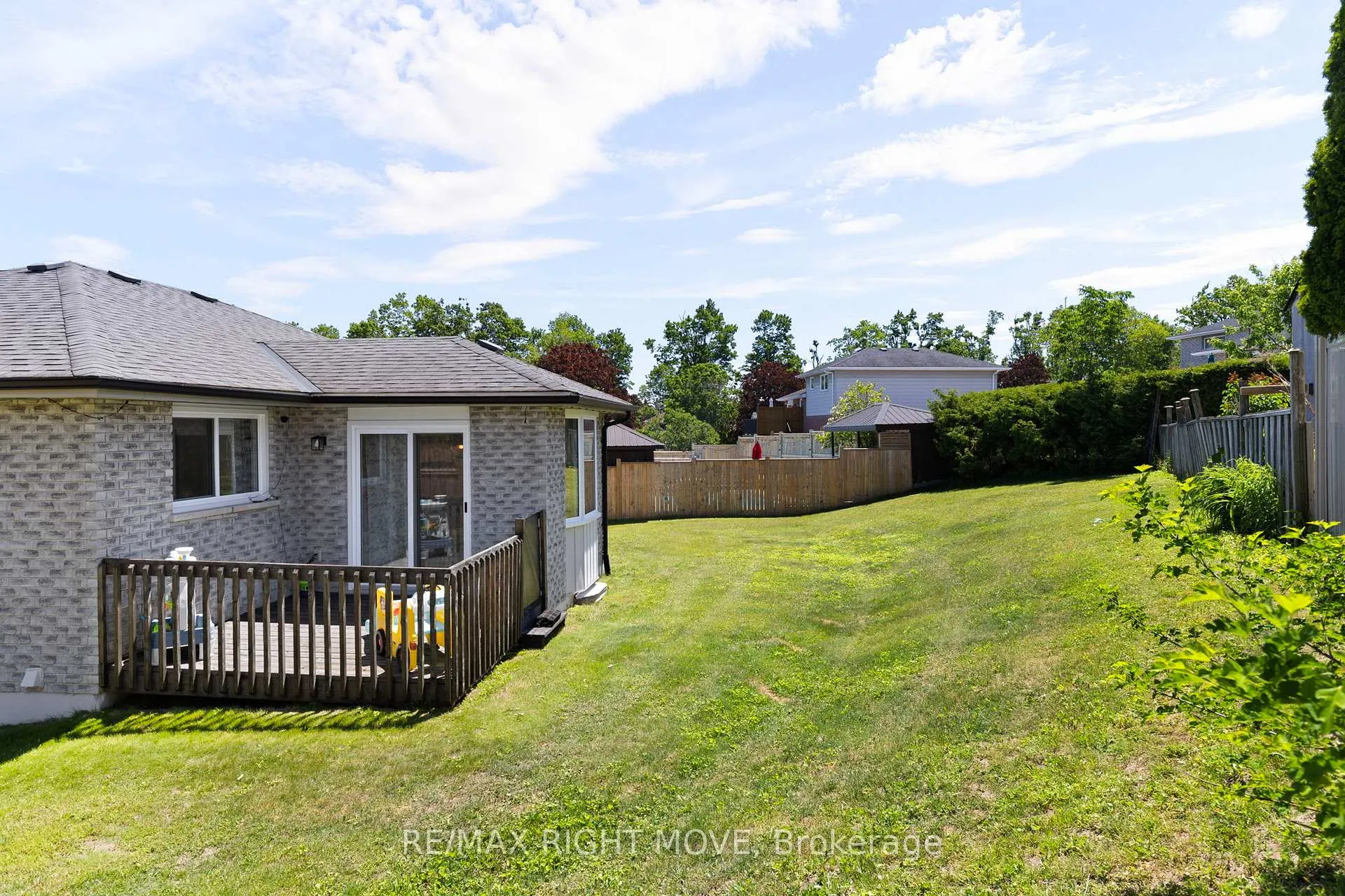 Photo 32 of 5 Chestnut Place, Orillia — HOMEH