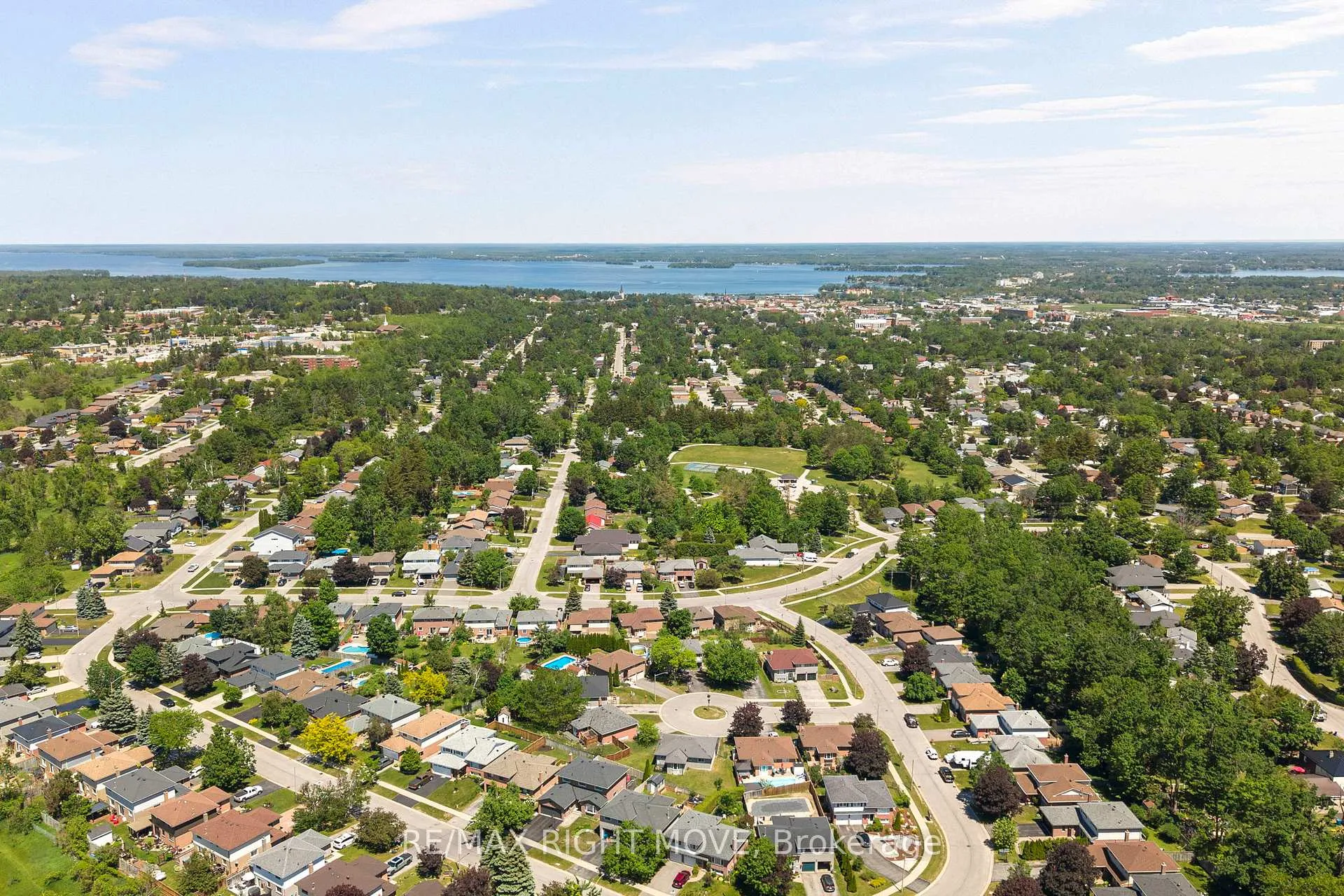 Photo 37 of 5 Chestnut Place, Orillia — HOMEH