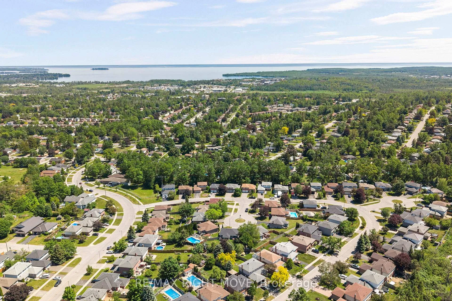 Photo 38 of 5 Chestnut Place, Orillia — HOMEH