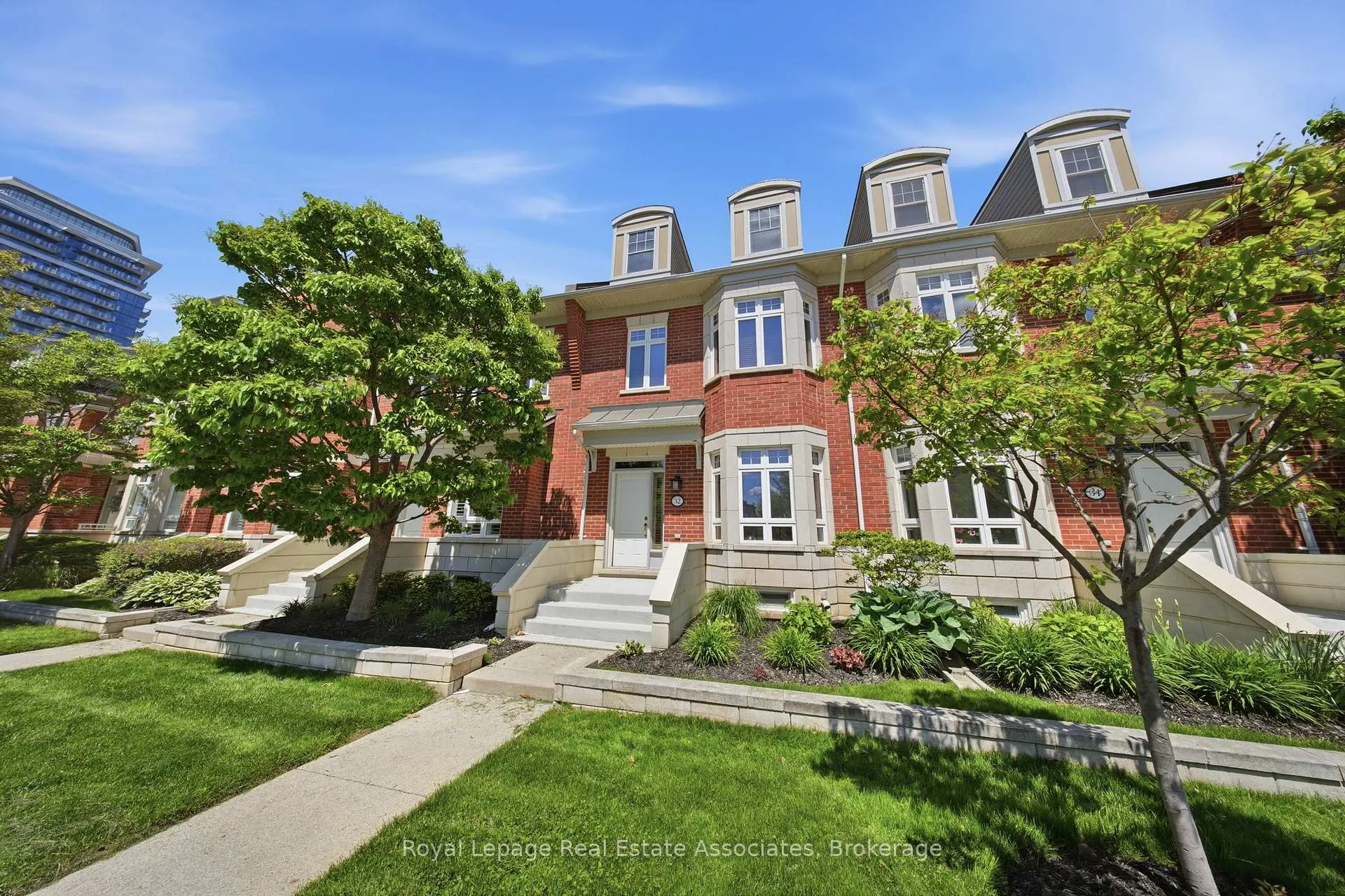 Photo 1 of 32 St Lawrence Drive, Mississauga, Port Credit — HOMEH