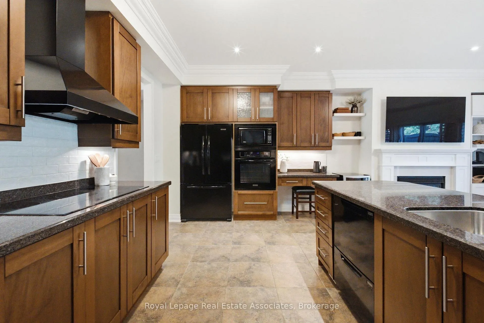 Photo 15 of 32 St Lawrence Drive, Mississauga, Port Credit — HOMEH