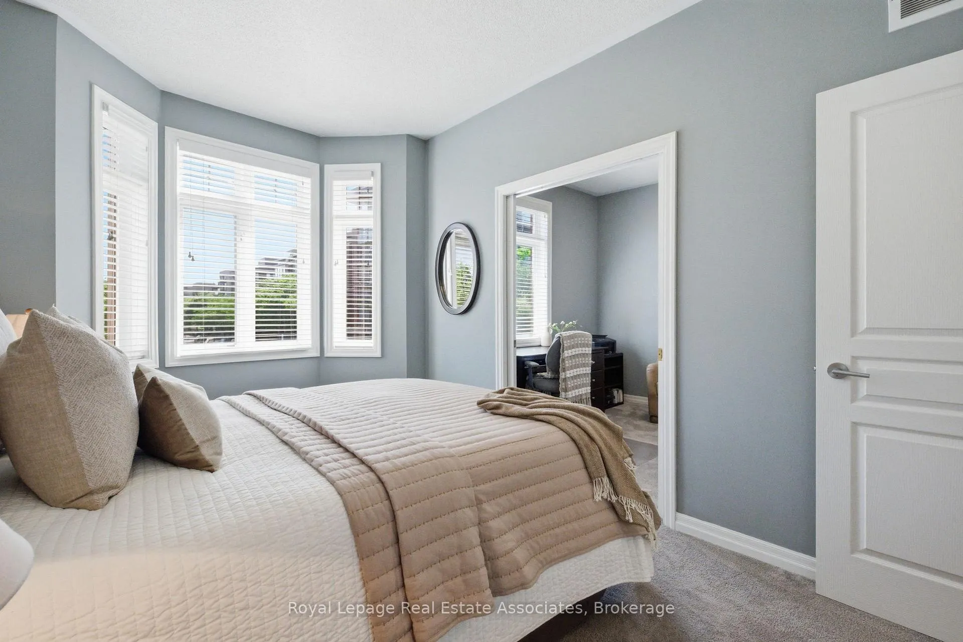 Photo 26 of 32 St Lawrence Drive, Mississauga, Port Credit — HOMEH