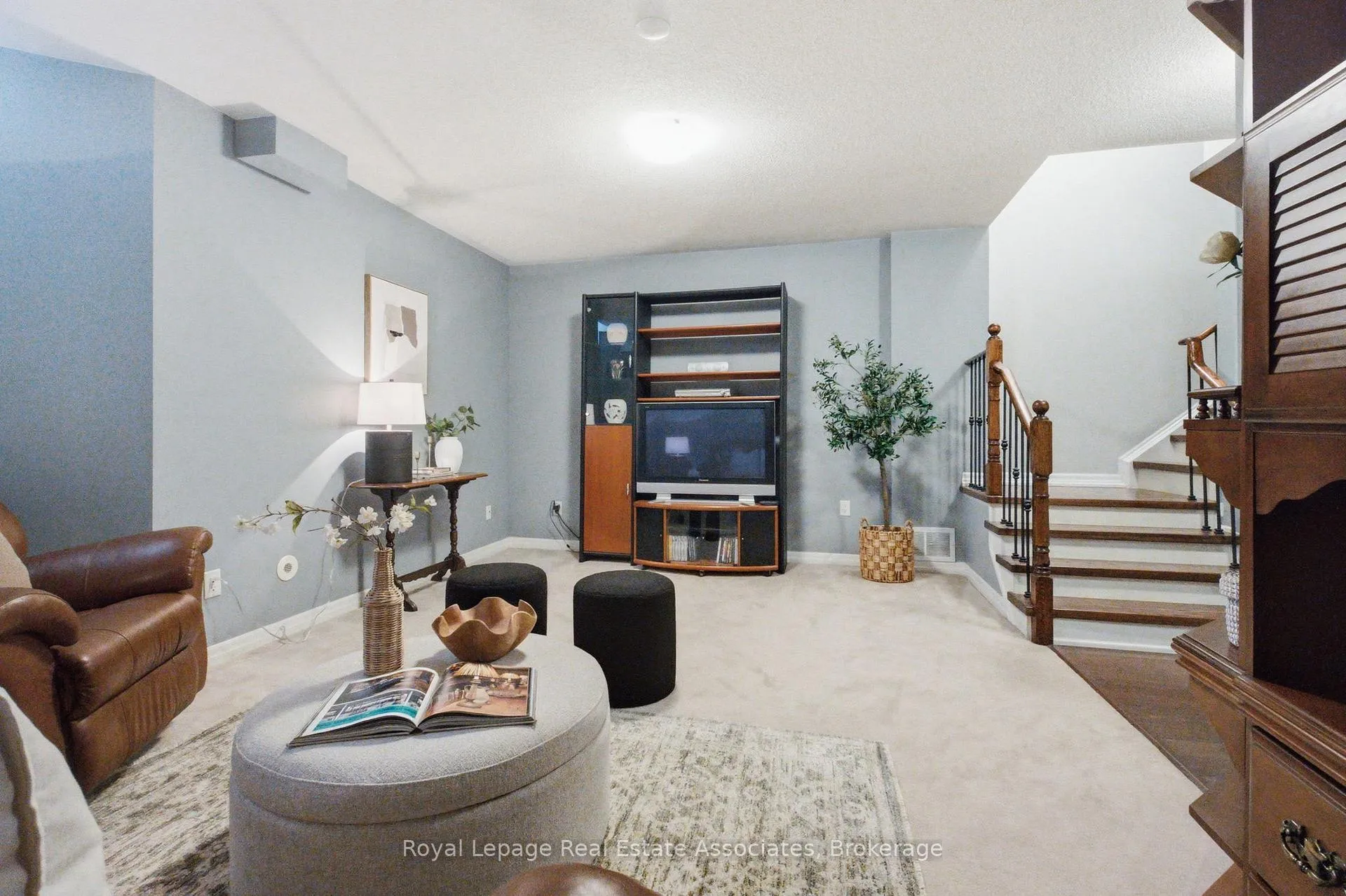 Photo 39 of 32 St Lawrence Drive, Mississauga, Port Credit — HOMEH