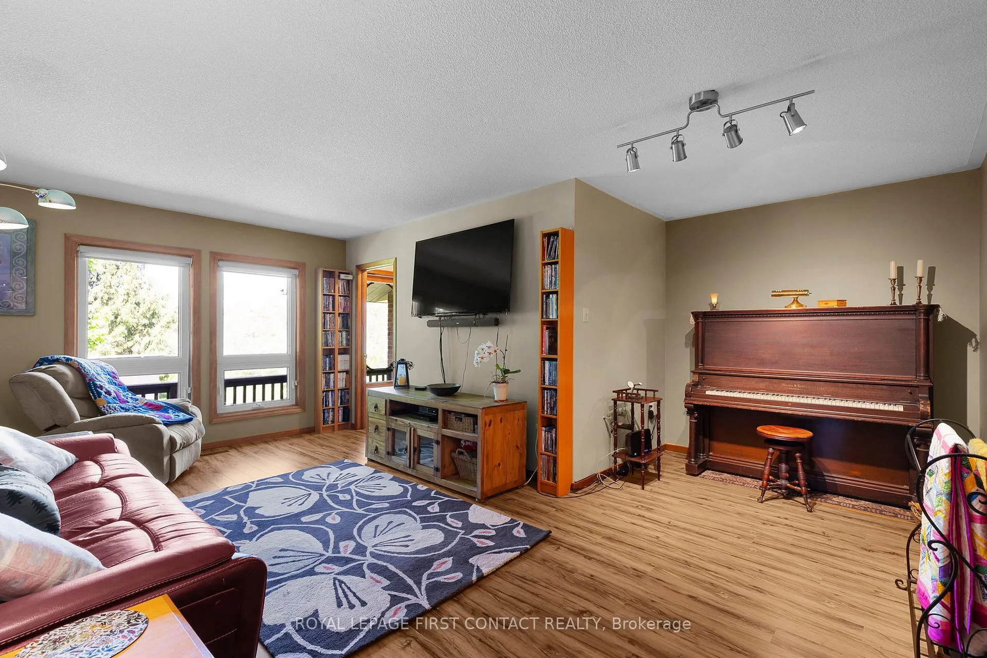 Photo 8 of 2053 26 Highway, Springwater, Rural Springwater — HOMEH