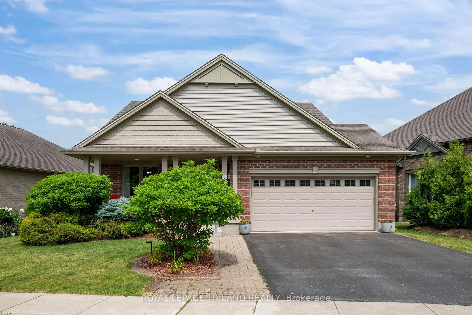 Photo 2 of 48 Circlewood Drive, St. Thomas — HOMEH