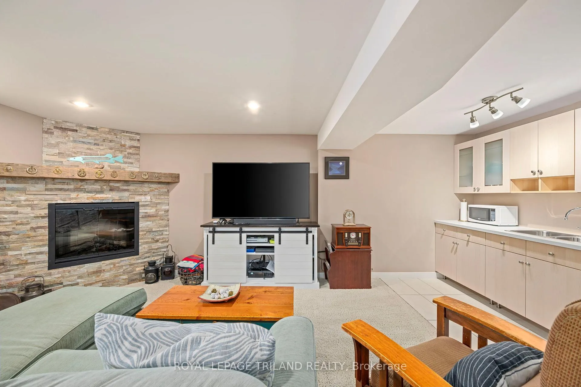 Photo 35 of 48 Circlewood Drive, St. Thomas — HOMEH