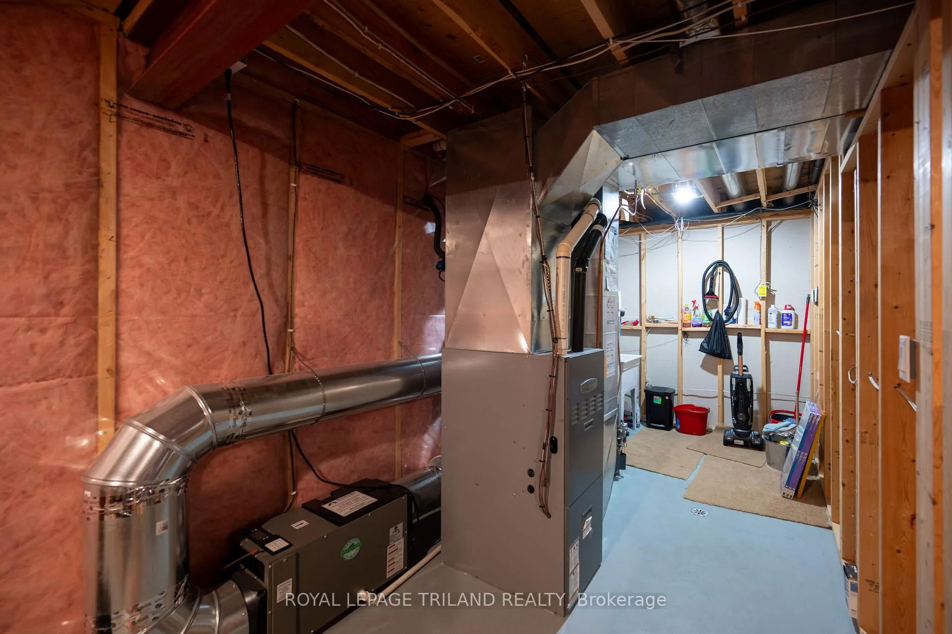 Photo 43 of 48 Circlewood Drive, St. Thomas — HOMEH