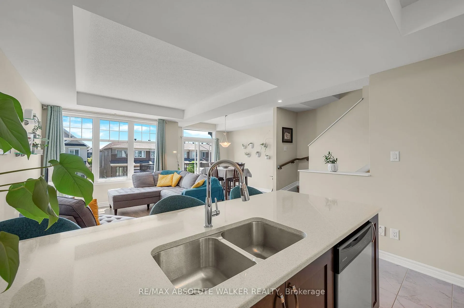 Photo 12 of 516 Thimbleberry Row, Ottawa, Avalon West — HOMEH