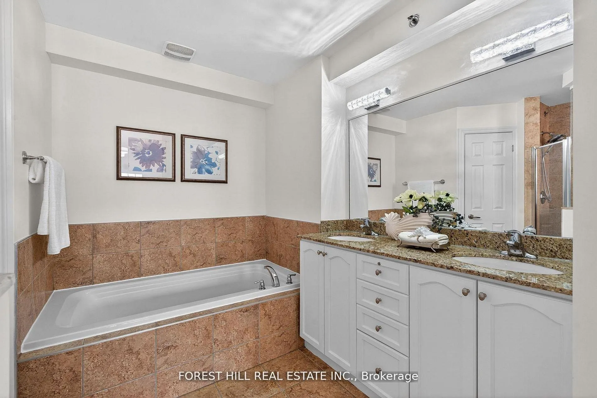 Photo 13 of Unit 17, 8 Brighton Place, Vaughan, Crestwood-Springfarm-Yorkhill — HOMEH