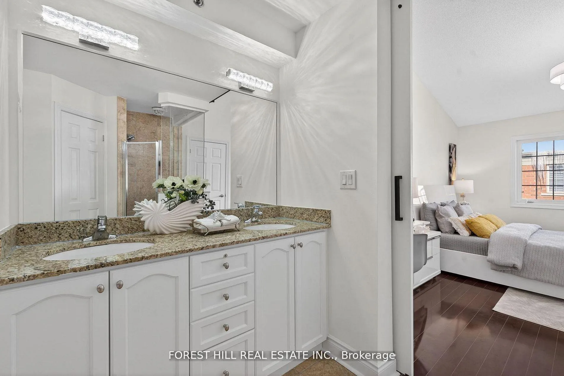 Photo 14 of Unit 17, 8 Brighton Place, Vaughan, Crestwood-Springfarm-Yorkhill — HOMEH