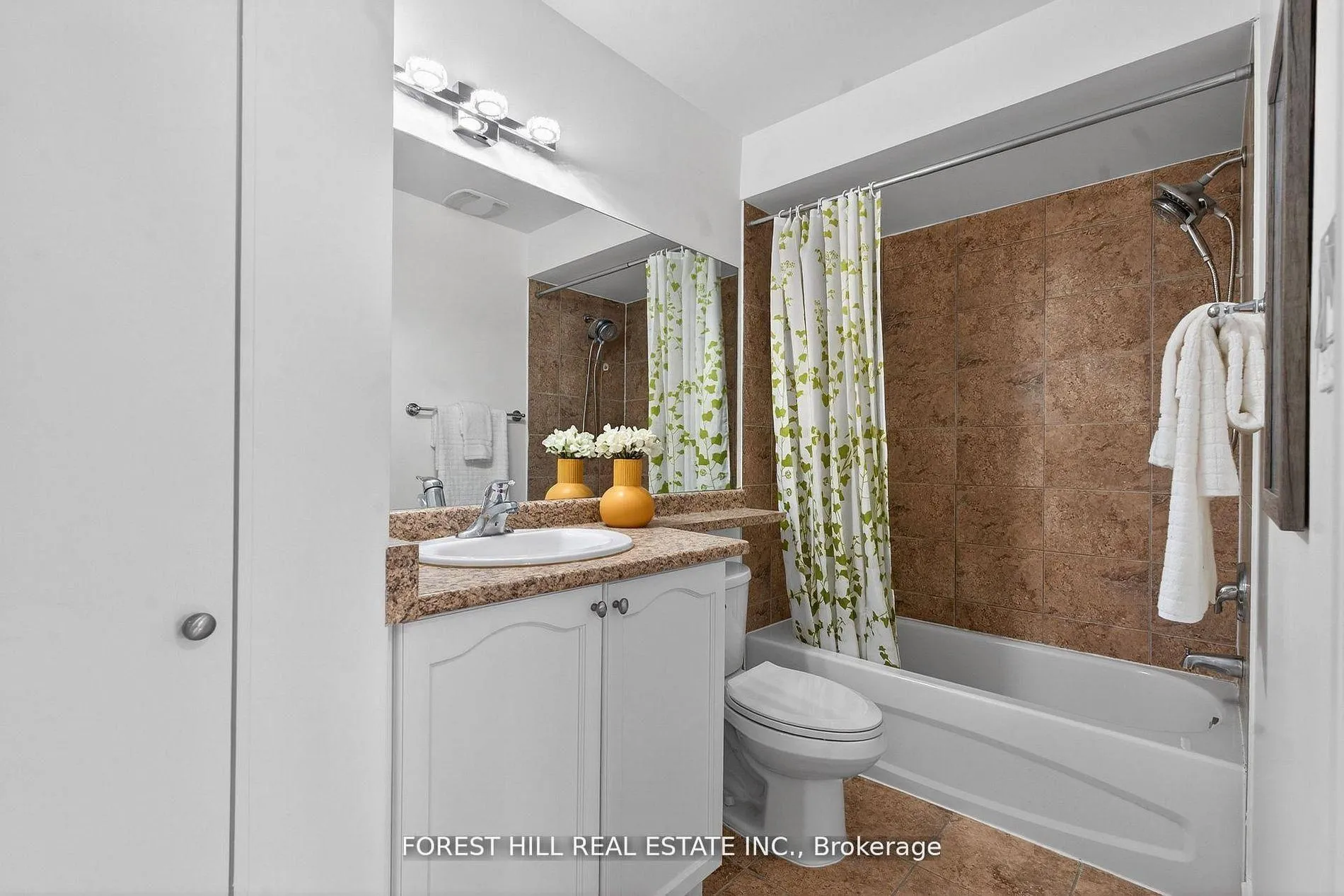 Photo 16 of Unit 17, 8 Brighton Place, Vaughan, Crestwood-Springfarm-Yorkhill — HOMEH