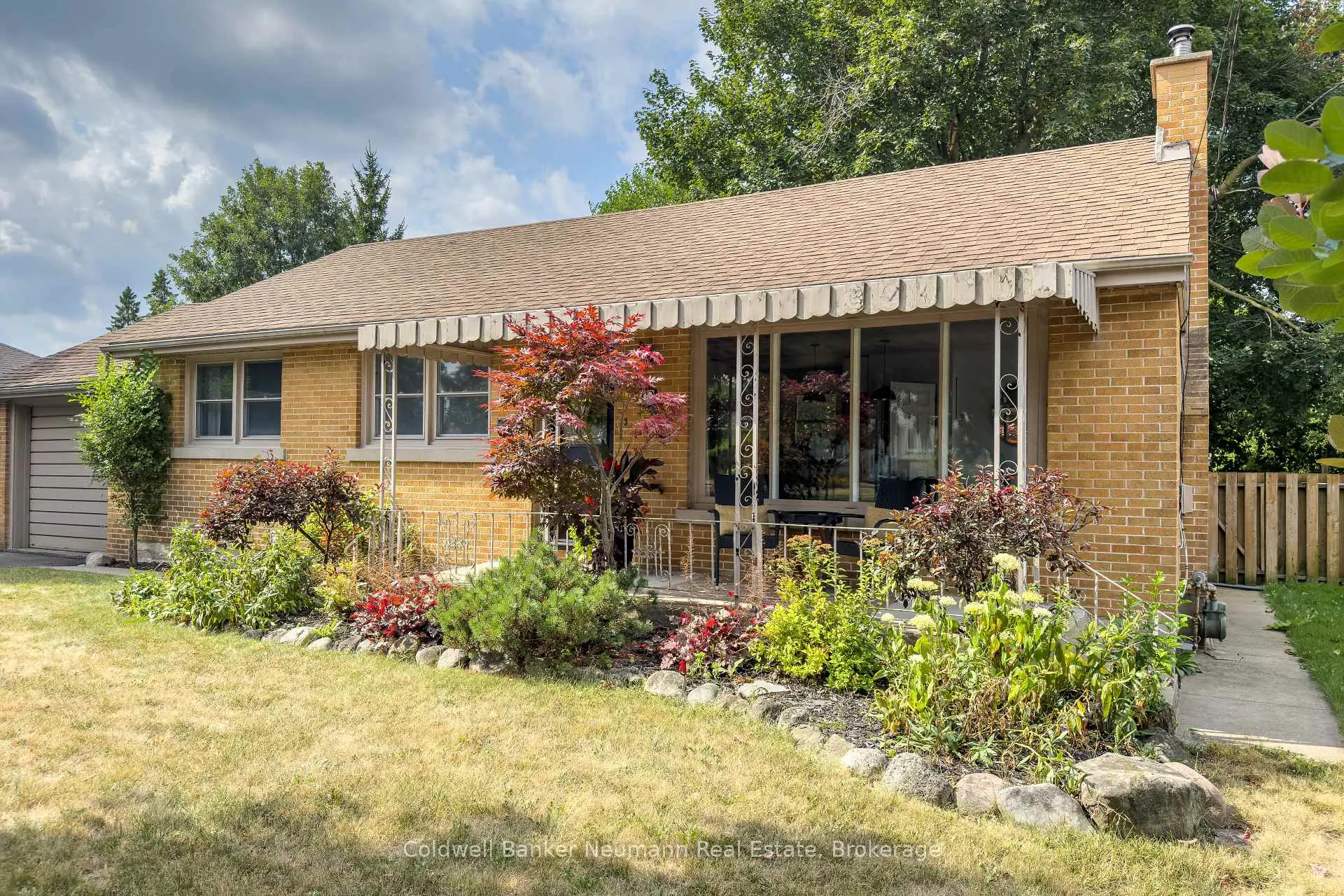 Photo 2 of Unit UPPER, 10 Western Avenue, Guelph, Junction/Onward Willow — HOMEH