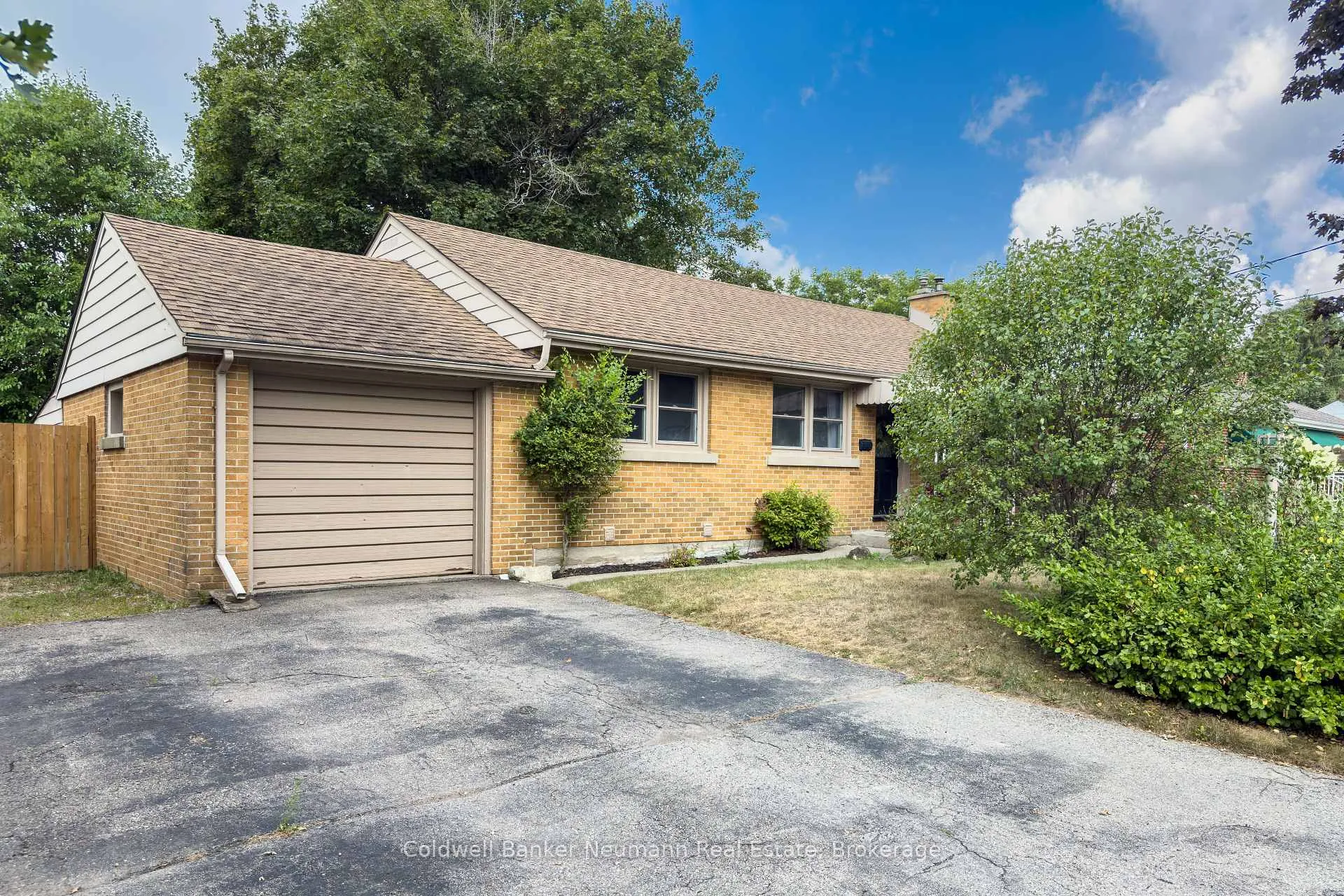 Photo 3 of Unit UPPER, 10 Western Avenue, Guelph, Junction/Onward Willow — HOMEH