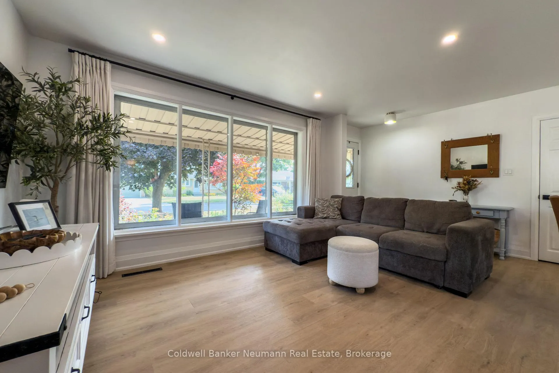 Photo 13 of Unit UPPER, 10 Western Avenue, Guelph, Junction/Onward Willow — HOMEH