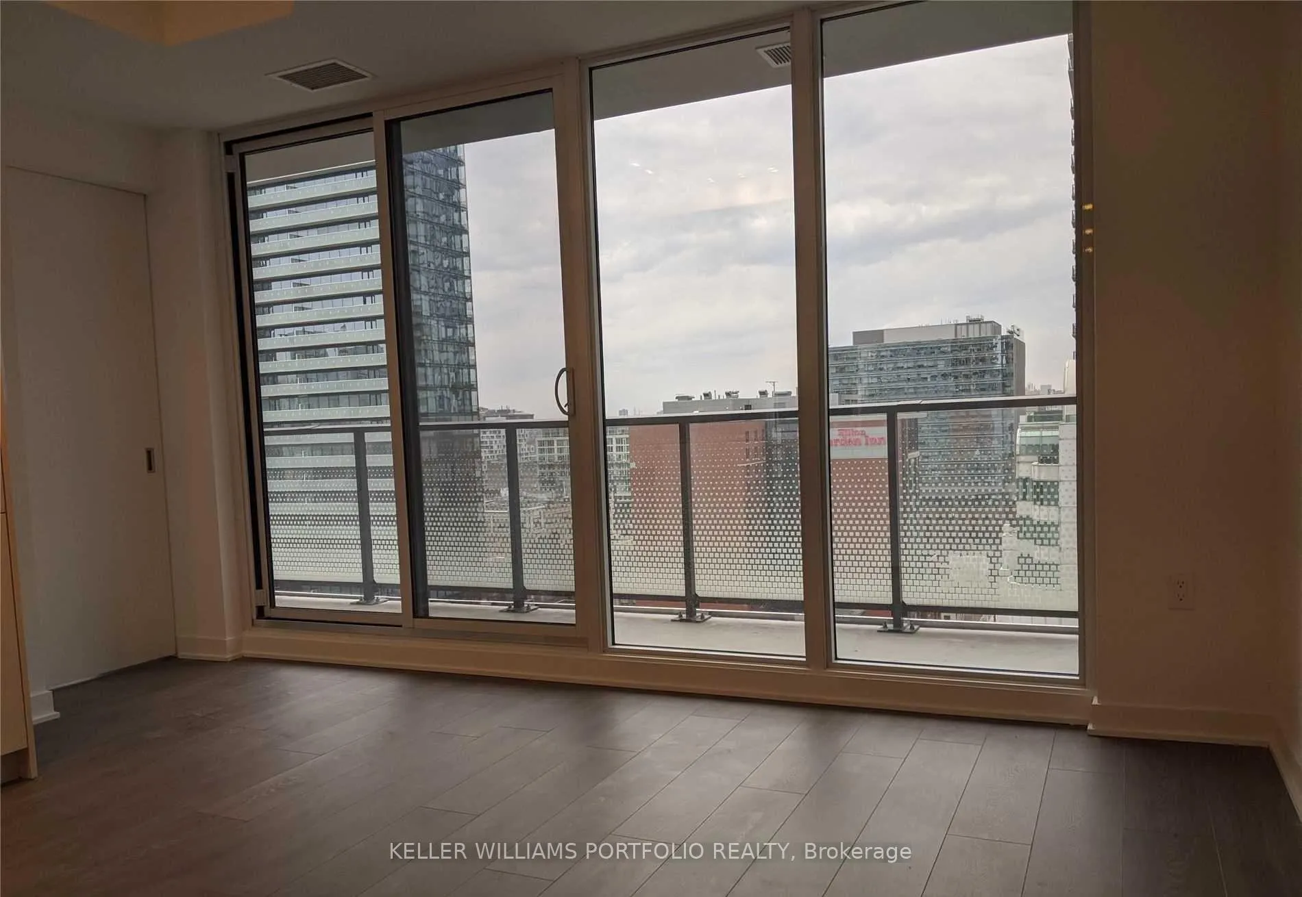 Photo 2 of Unit 1909, 115 Blue Jays Way, Toronto, Waterfront Communities — HOMEH