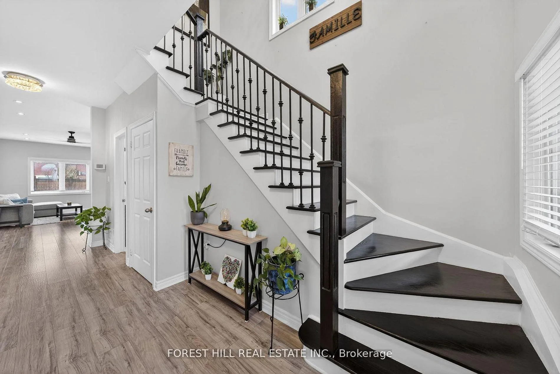 Photo 4 of 18 Dresden Court, Georgina, Keswick North — HOMEH