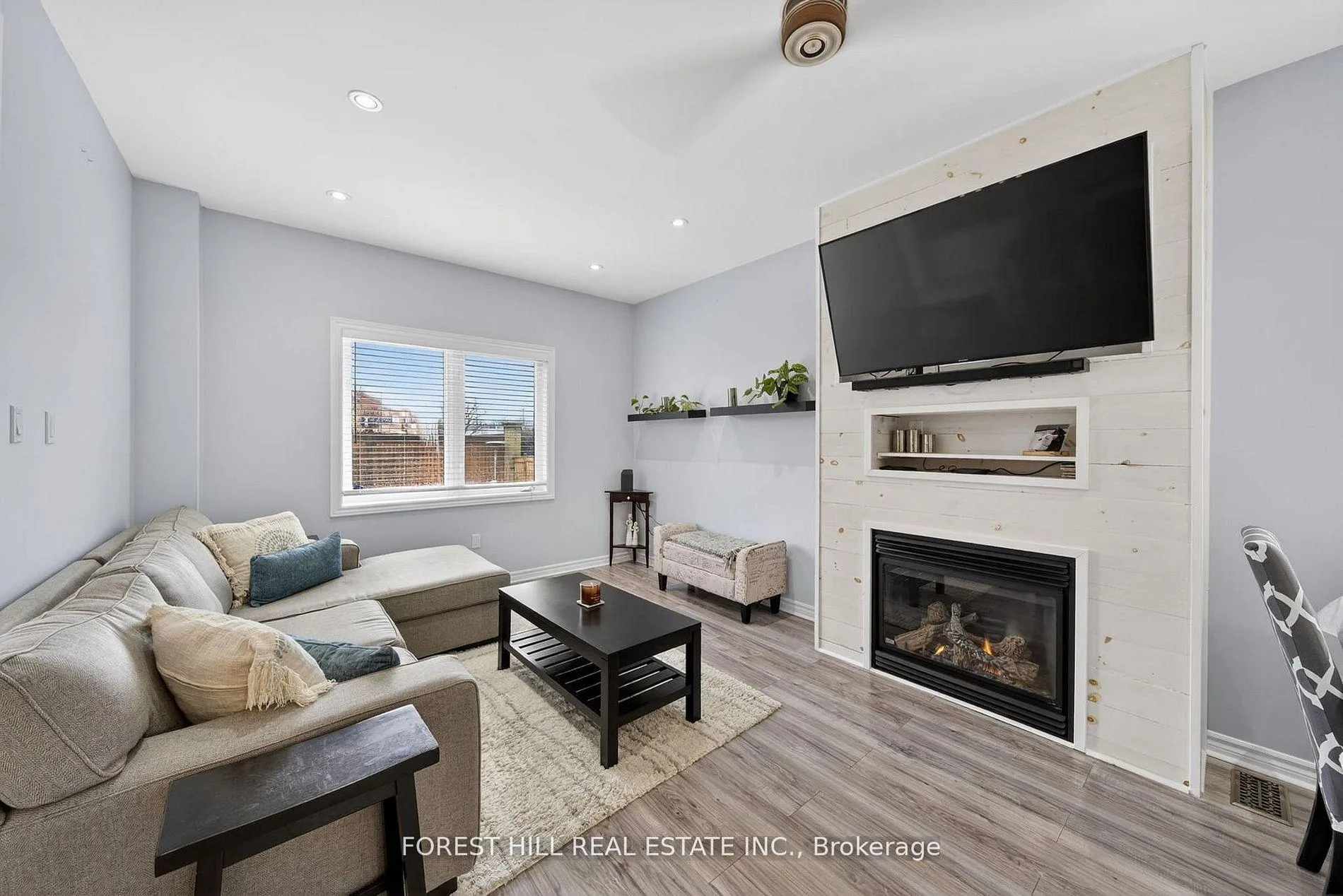 Photo 10 of 18 Dresden Court, Georgina, Keswick North — HOMEH