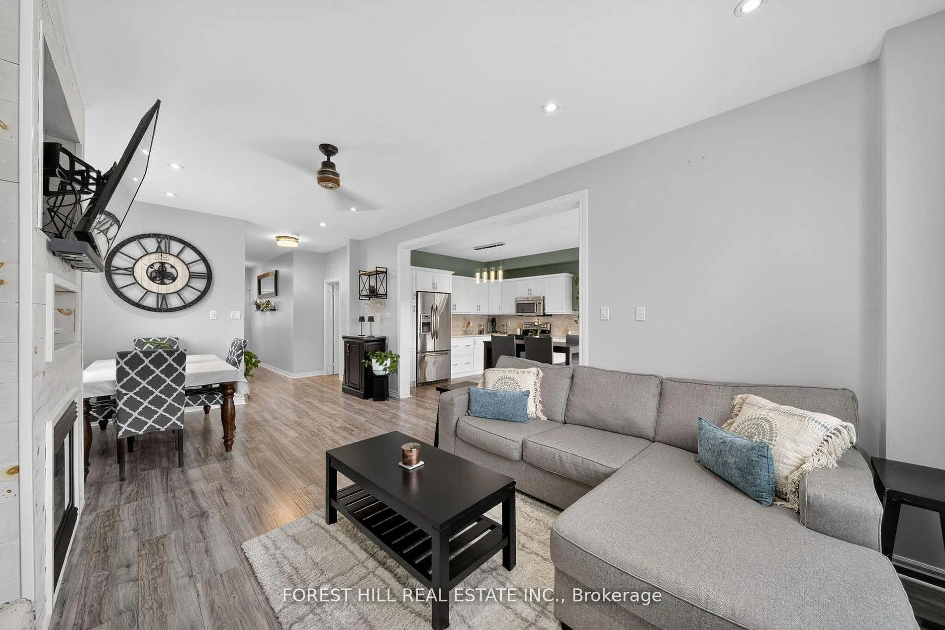 Photo 11 of 18 Dresden Court, Georgina, Keswick North — HOMEH