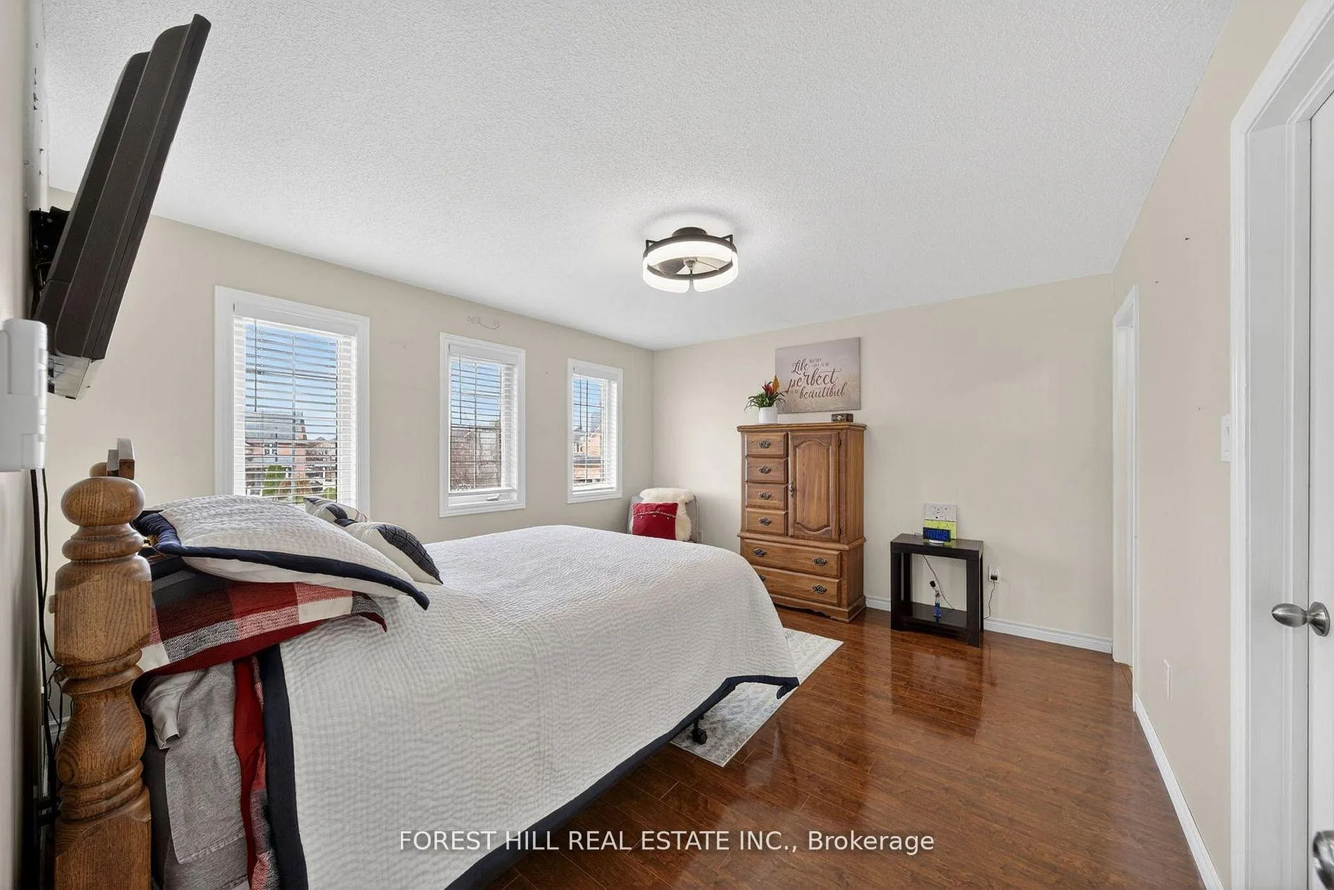Photo 19 of 18 Dresden Court, Georgina, Keswick North — HOMEH