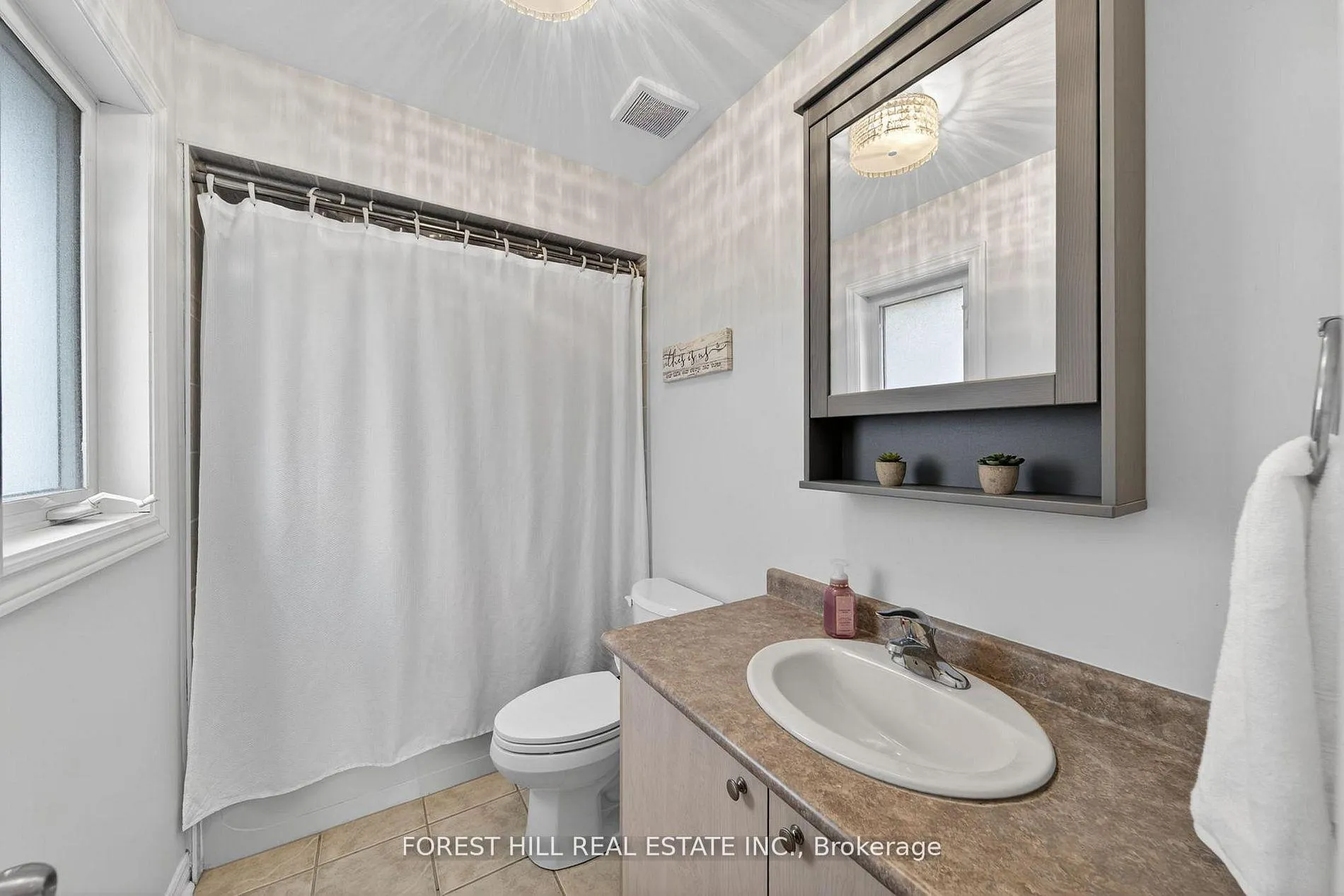 Photo 22 of 18 Dresden Court, Georgina, Keswick North — HOMEH