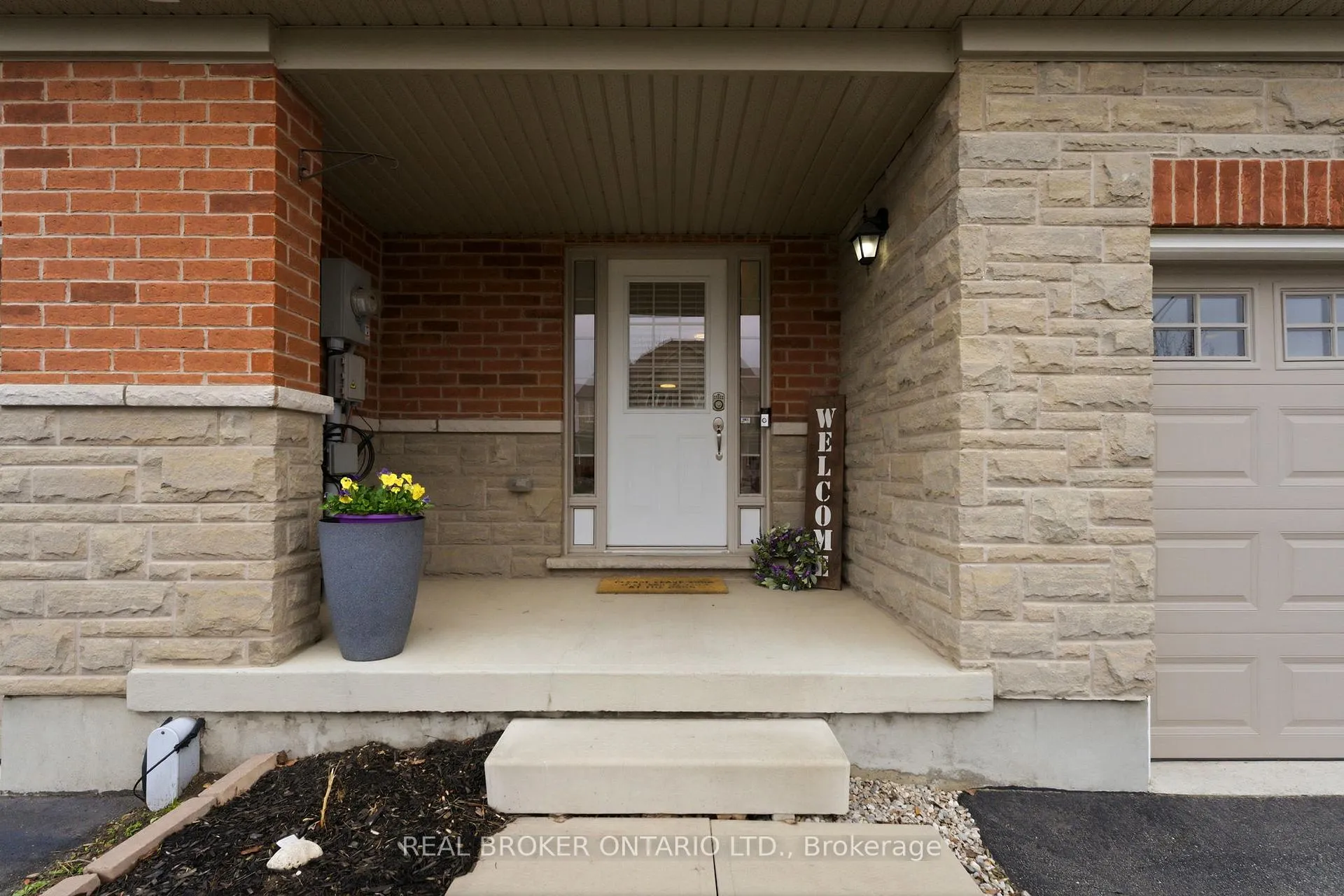 Photo 2 of 6 Freer Drive, North Dumfries — HOMEH