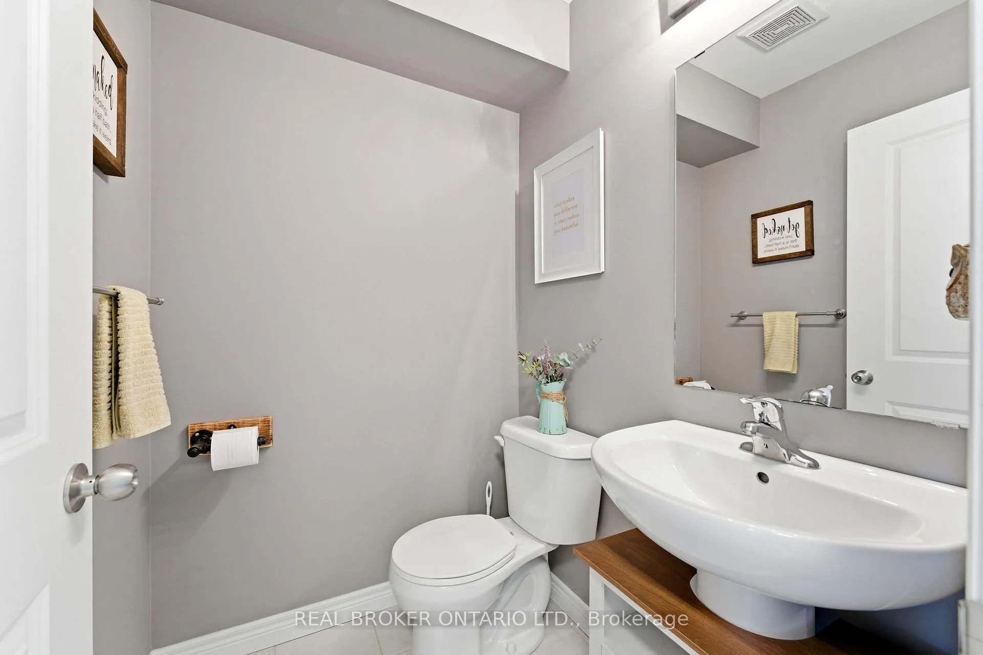 Photo 5 of 6 Freer Drive, North Dumfries — HOMEH
