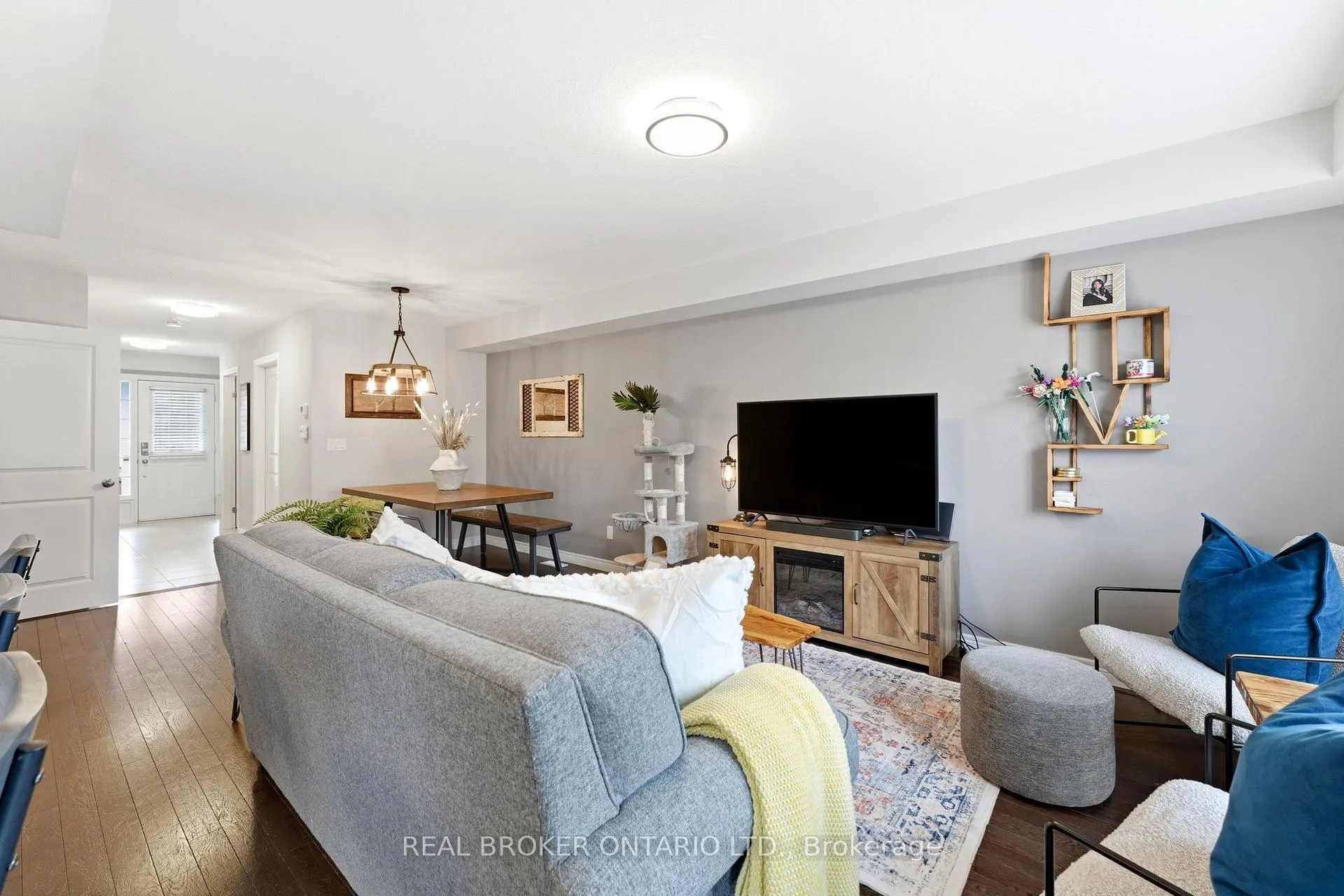 Photo 8 of 6 Freer Drive, North Dumfries — HOMEH
