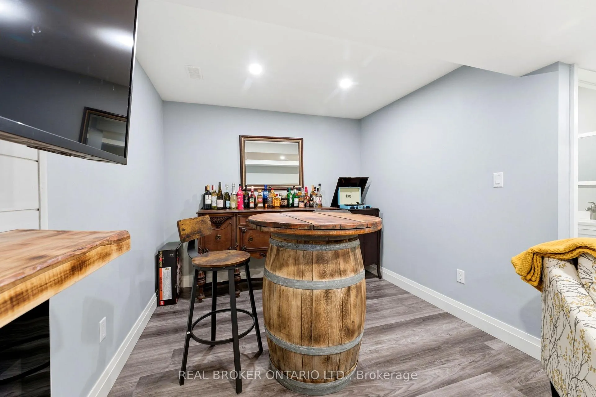 Photo 23 of 6 Freer Drive, North Dumfries — HOMEH